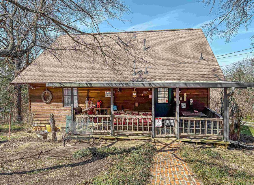 Welcome to your dream home! Nestled in a tranquil neighborhood, this immaculate 3-bedroom, 2-bathroom residence seamlessly blends comfort and style, making it the perfect oasis for families, professionals, or anyone seeking a peaceful retreat from the hustle and bustle of daily life. Located in a peaceful area, this home offers the perfect escape while remaining close to local amenities. Enjoy the convenience of nearby parks, schools, shopping centers, and dining options, all just a short drive away.