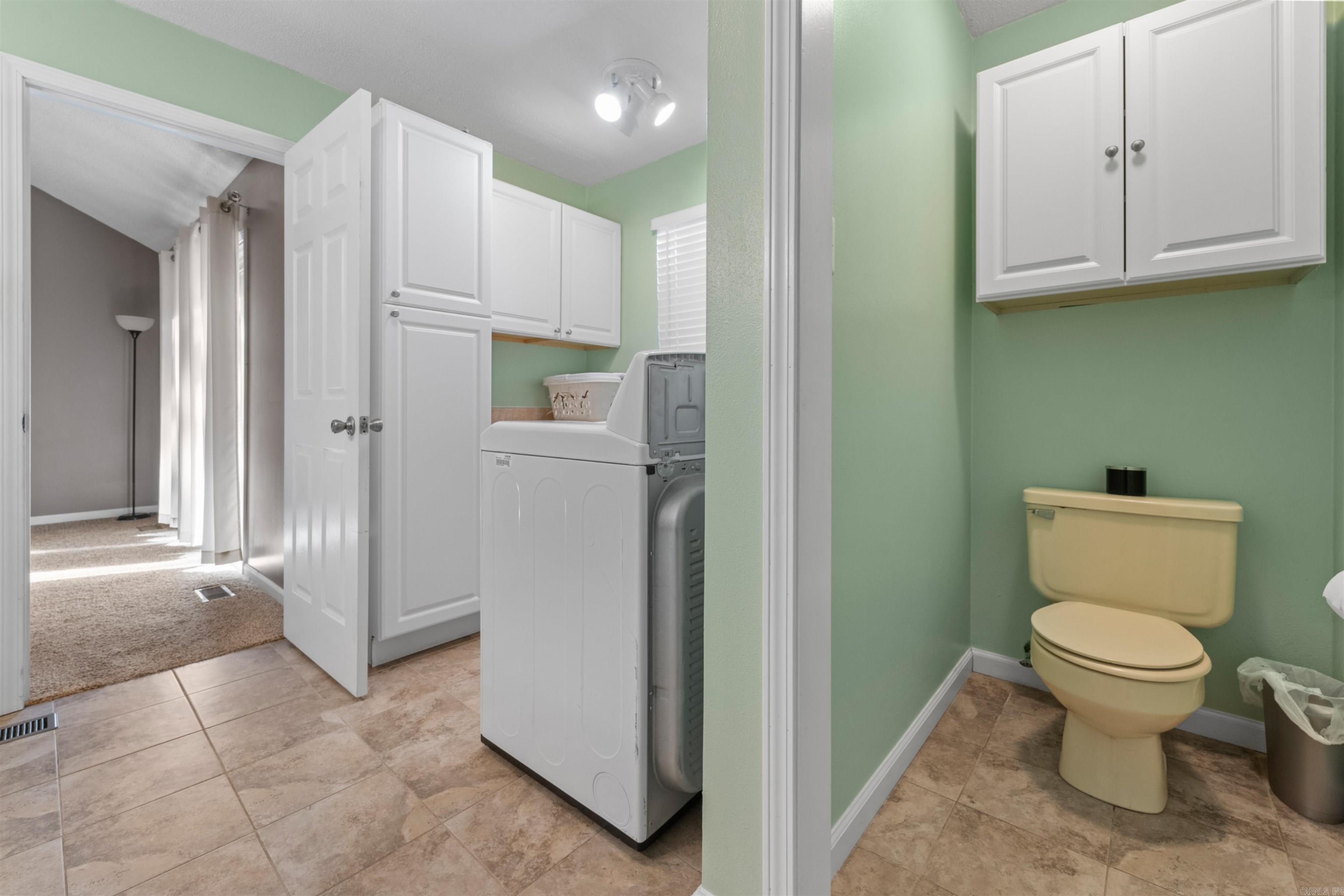 WOODLAND HILLS - Residential
