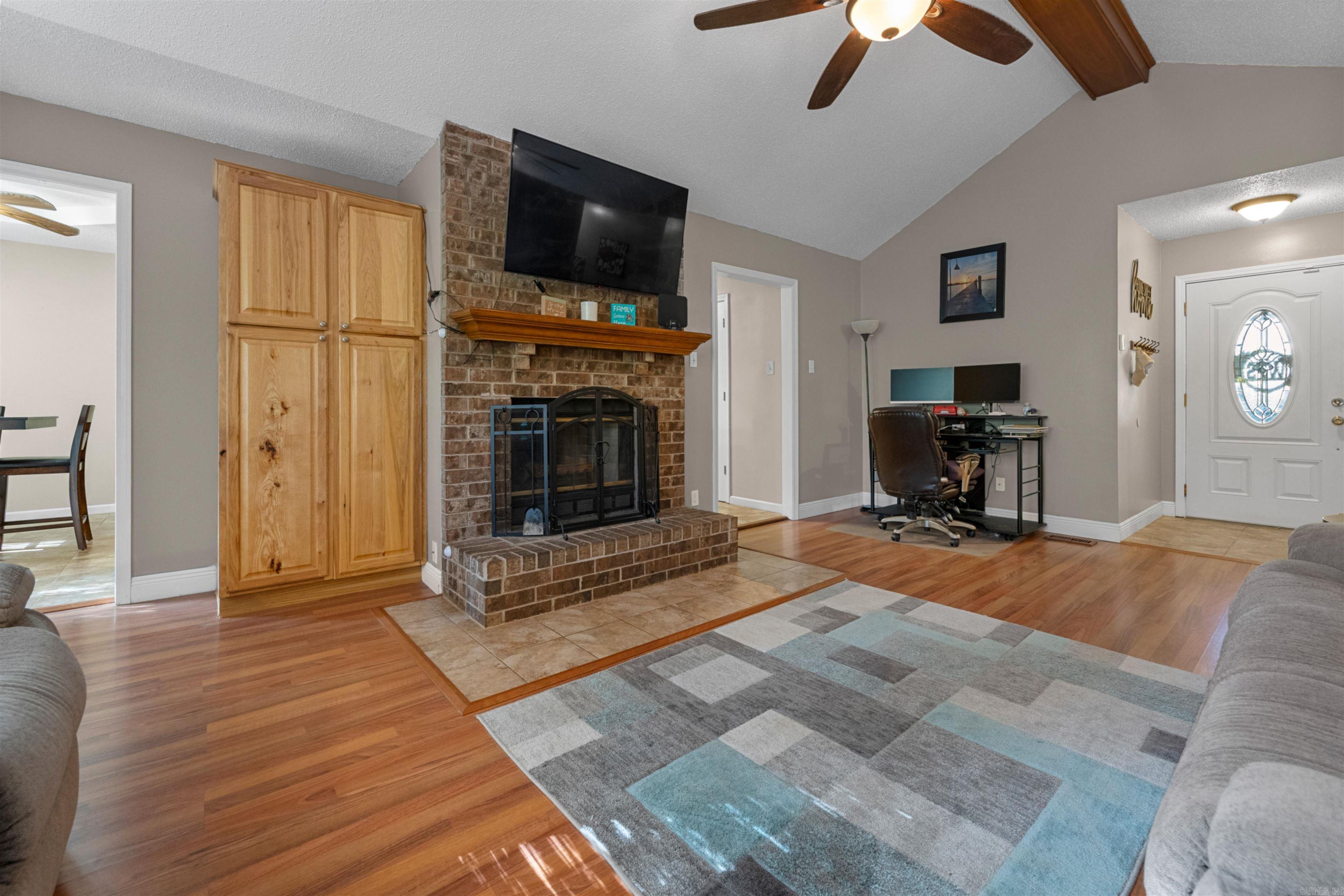 WOODLAND HILLS - Residential