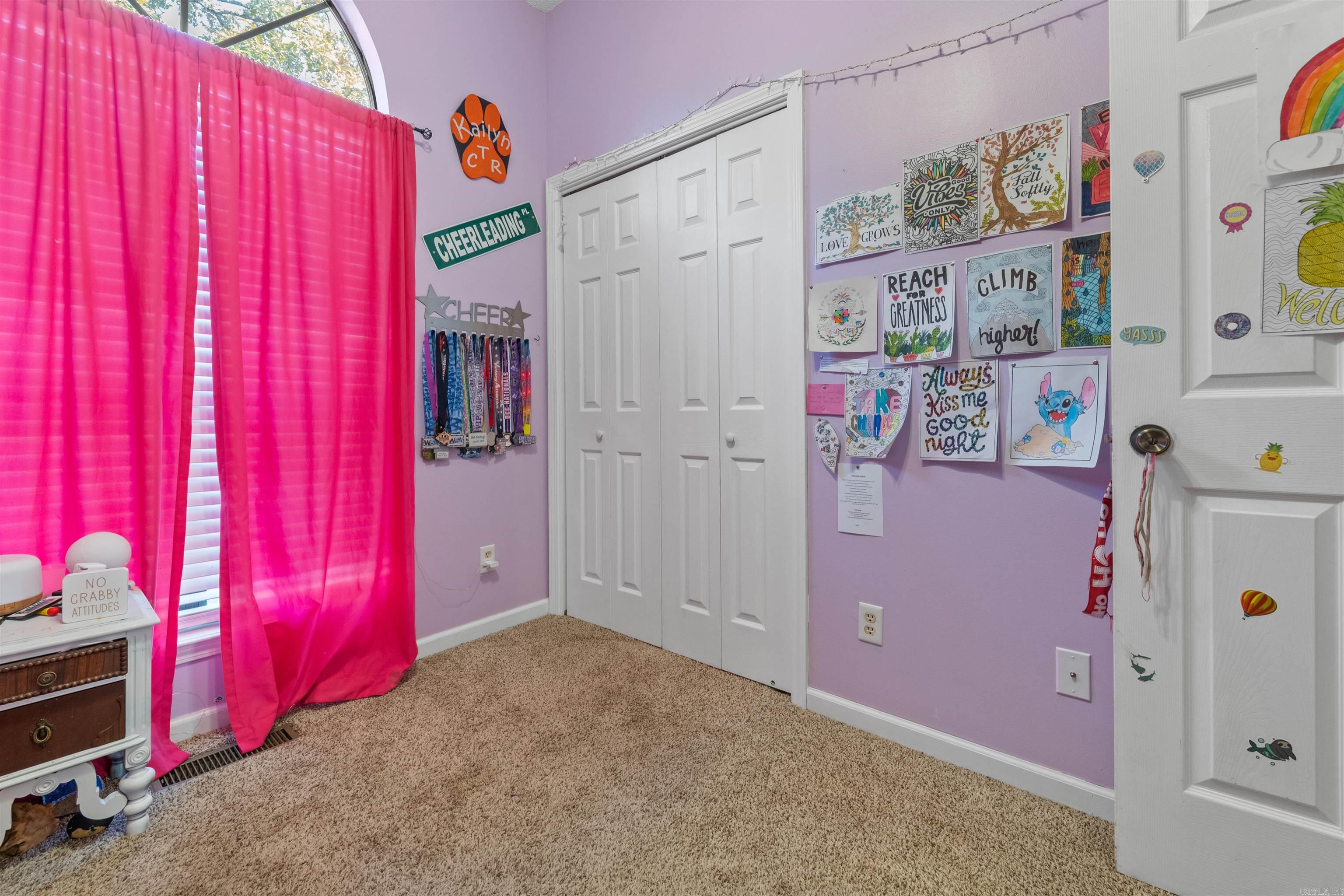WOODLAND HILLS - Residential