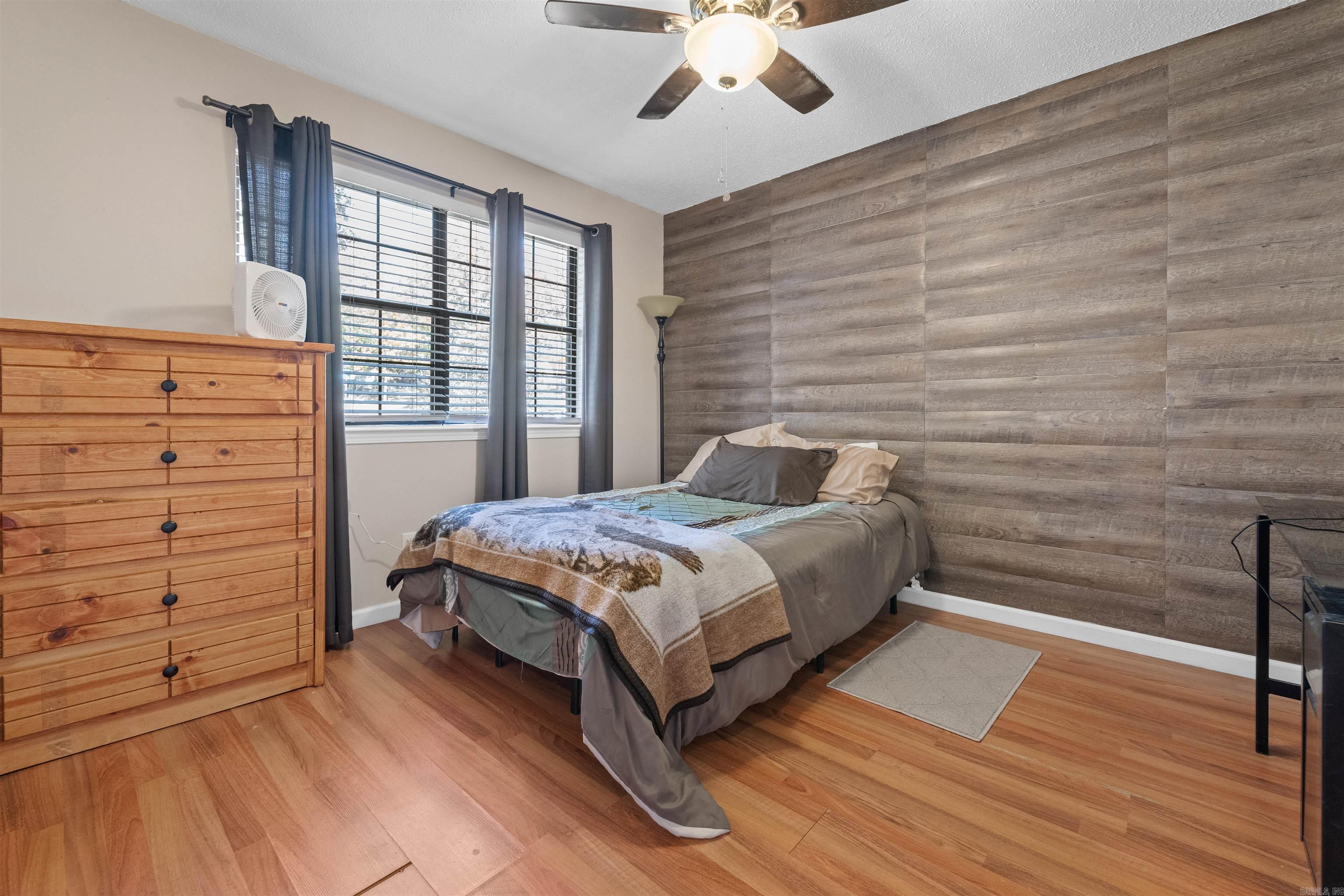 WOODLAND HILLS - Residential