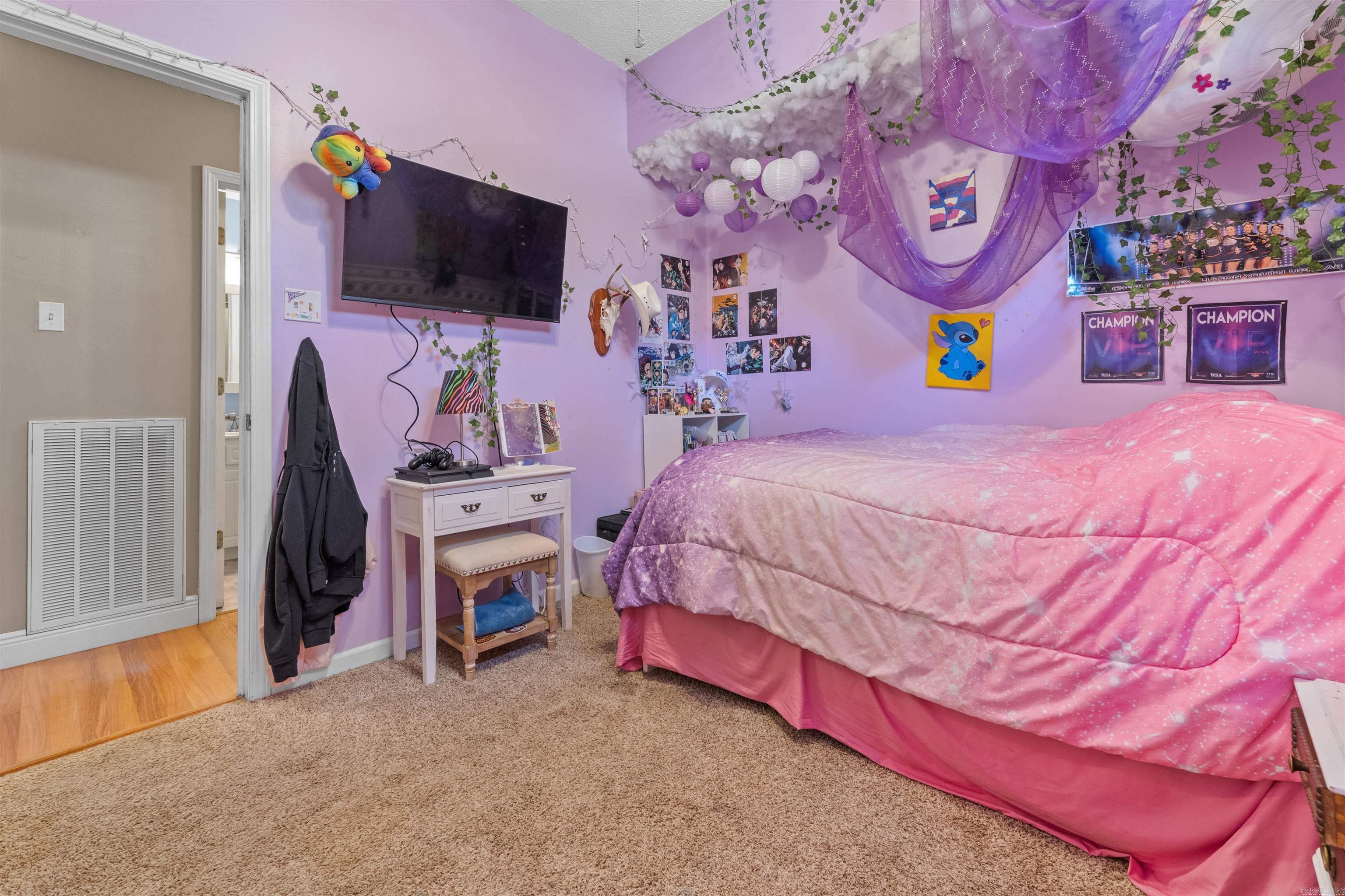WOODLAND HILLS - Residential