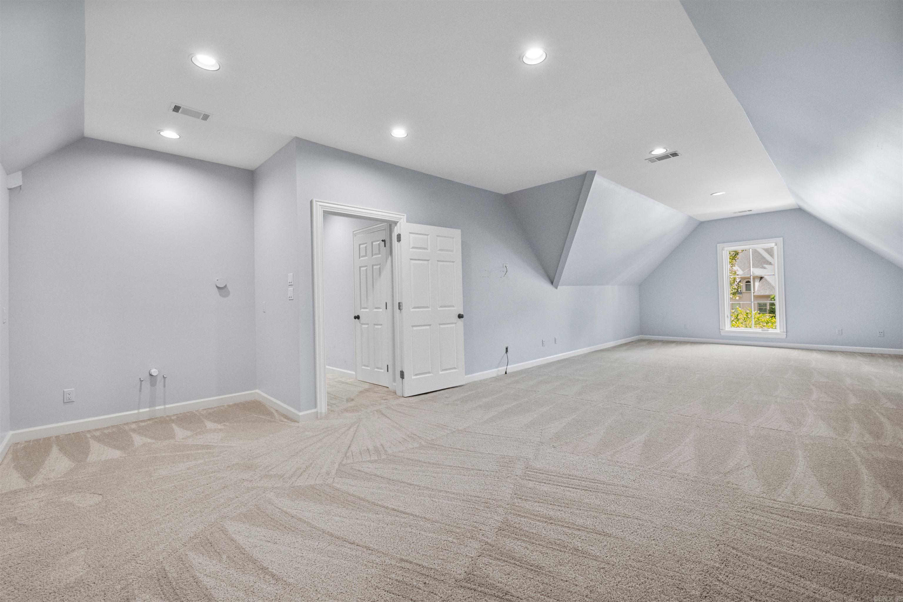 CHENAL VALLEY SOLOGNE CIRCLE - Residential