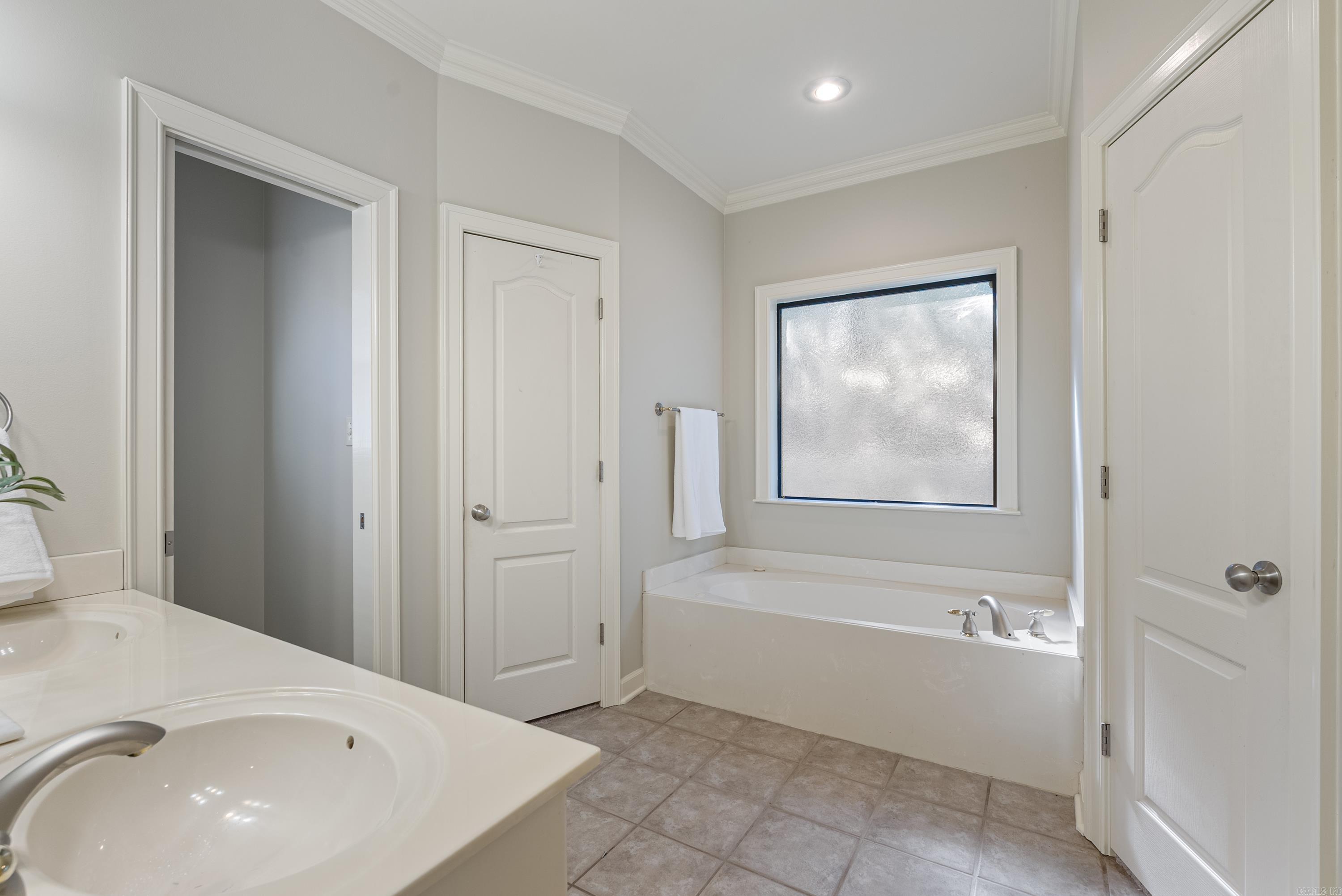 COUNTRY CLUB OF ARK THE - Residential