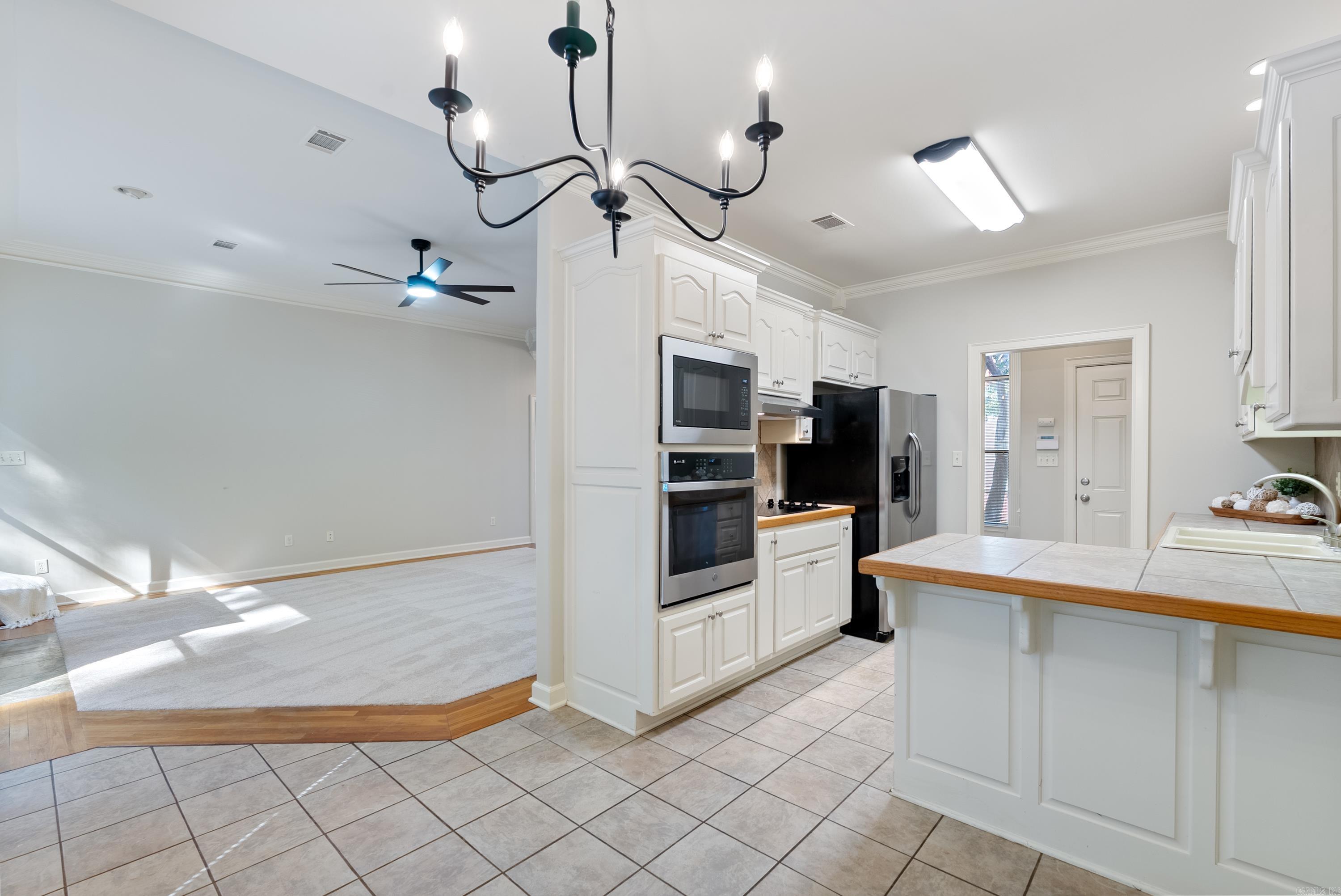 COUNTRY CLUB OF ARK THE - Residential