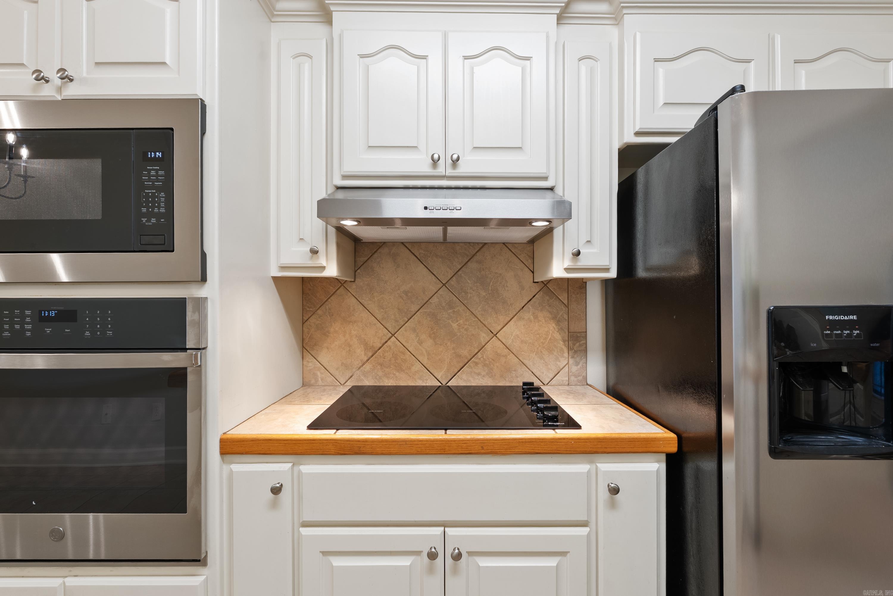 COUNTRY CLUB OF ARK THE - Residential