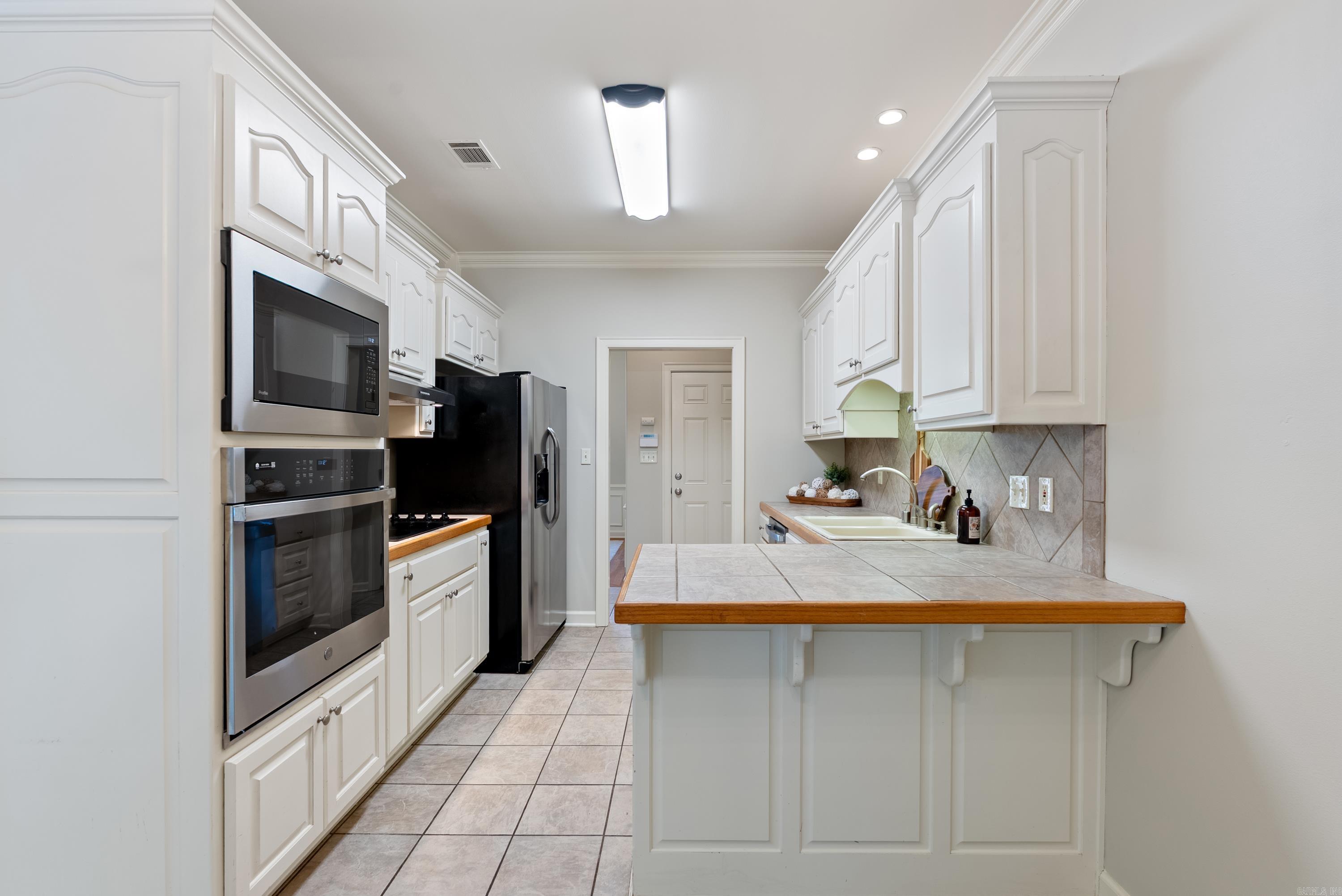 COUNTRY CLUB OF ARK THE - Residential