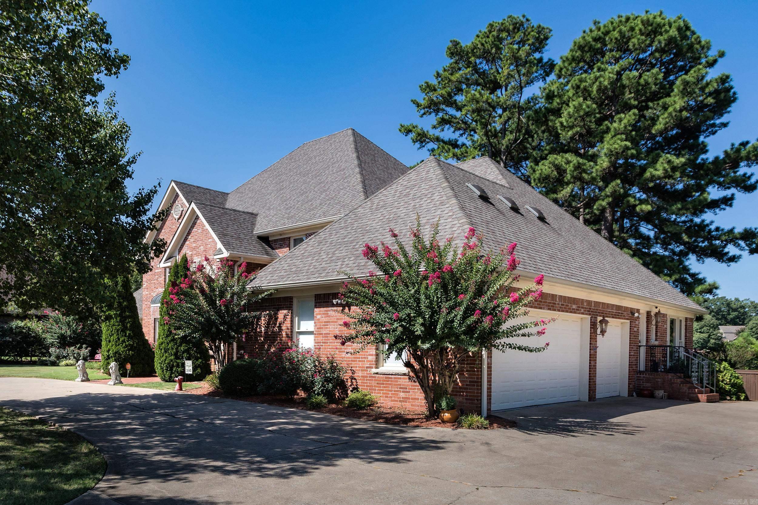Club Manor - Residential