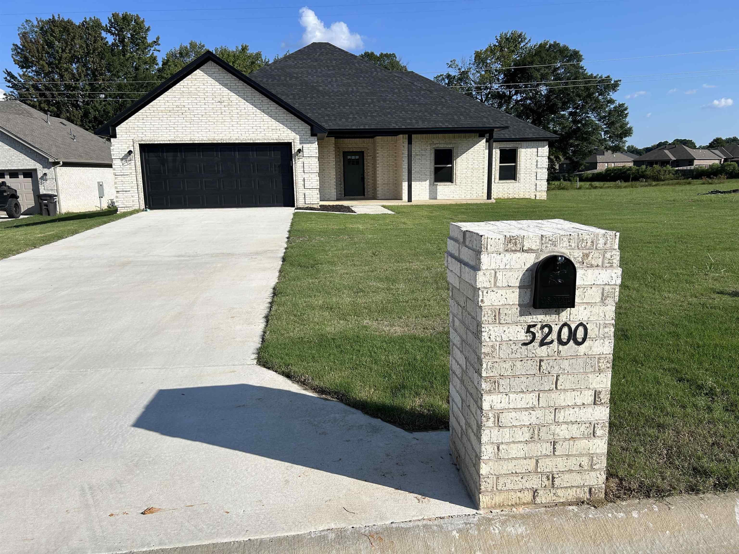 JAXON TERRACE - Residential