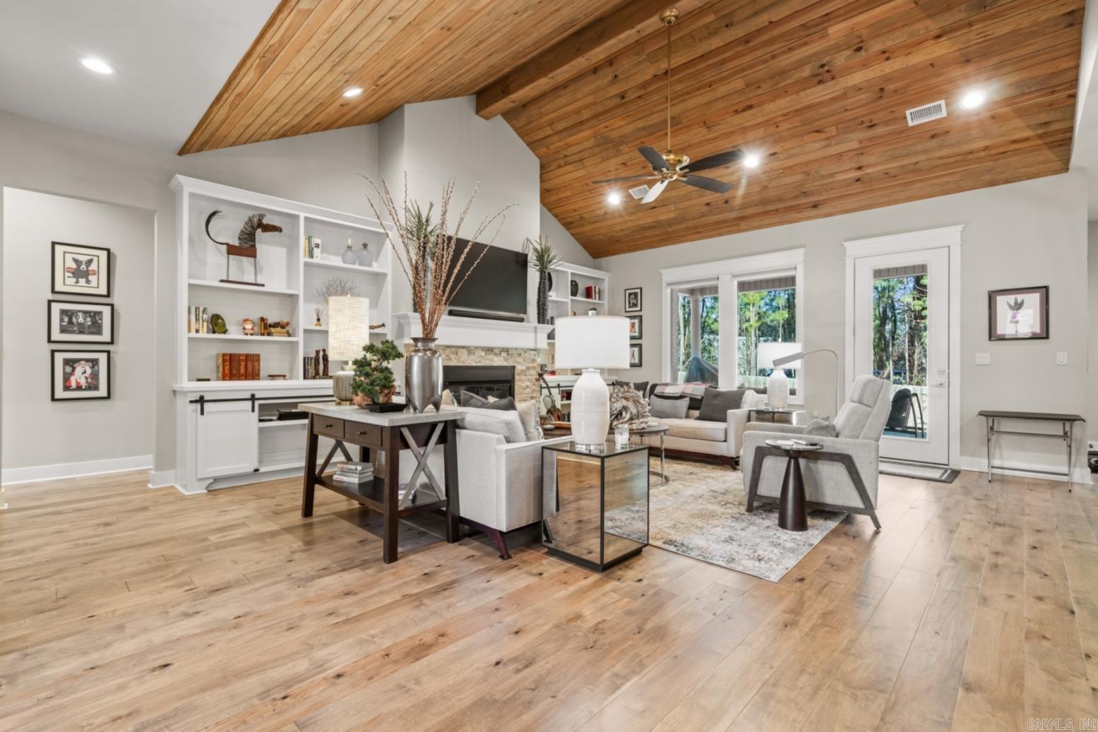 ARLINGTON PARK - Residential