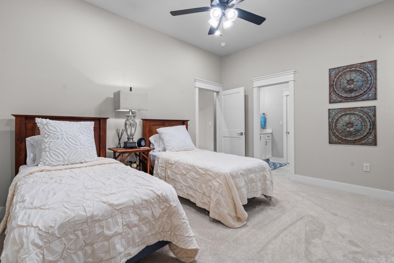 ARLINGTON PARK - Residential