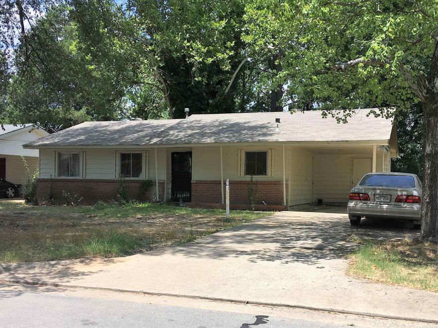 well-established neighborhood: fresh paint, new flooring, new tile countertops, new heat/air 2022; security deposit is $995.00 and the tenant pays all 3 utilities.