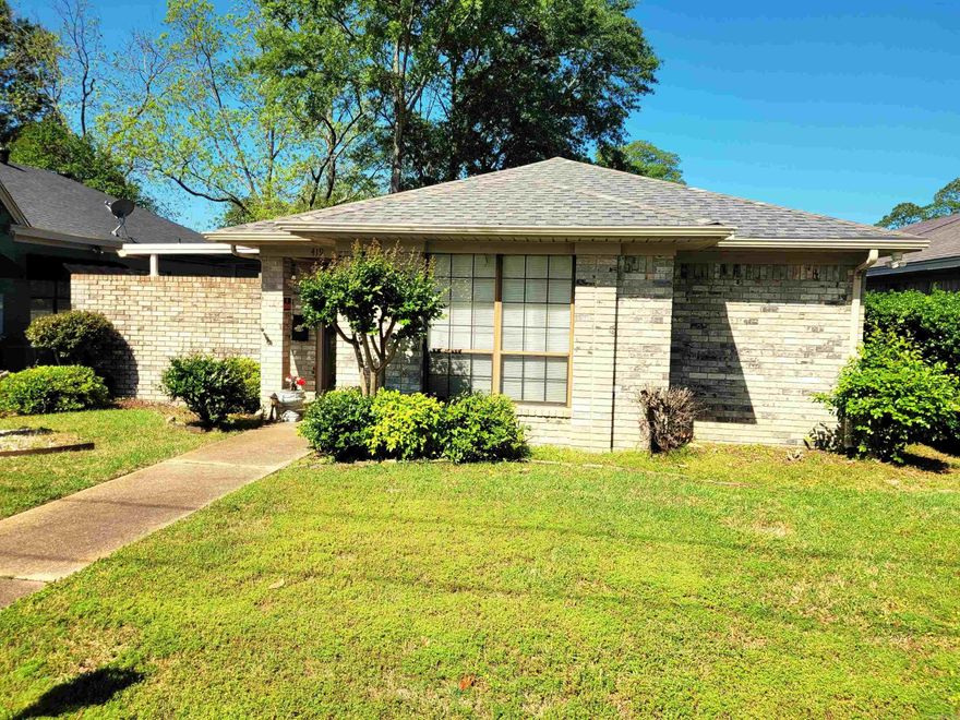 This 2-bedroom and 2-bathroom is centrally located just minutes from downtown. The hospital and the College are nearby. The AC, Heating, and Water heater were replaced in 2019.