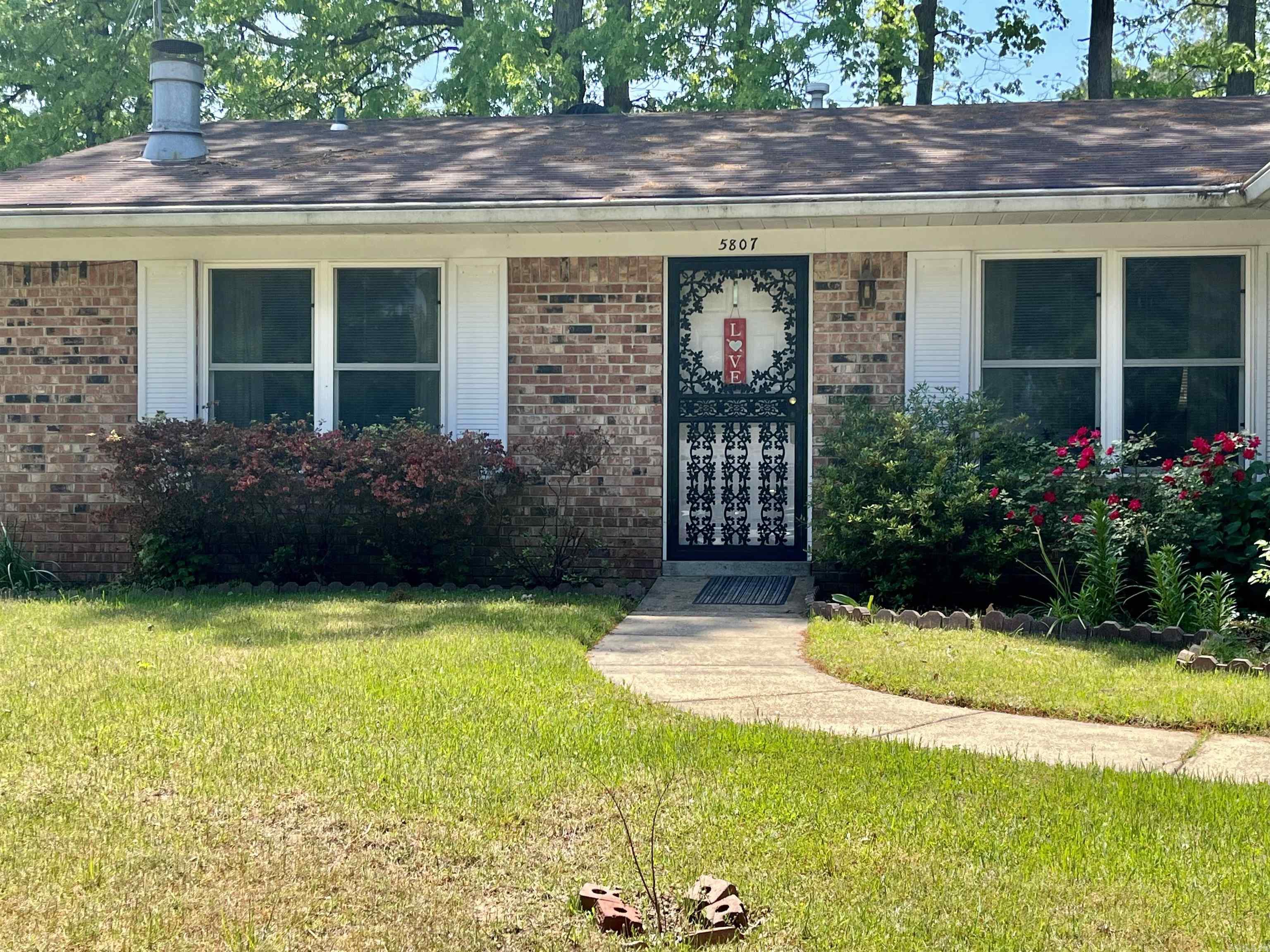 COLONIAL COVE - Residential