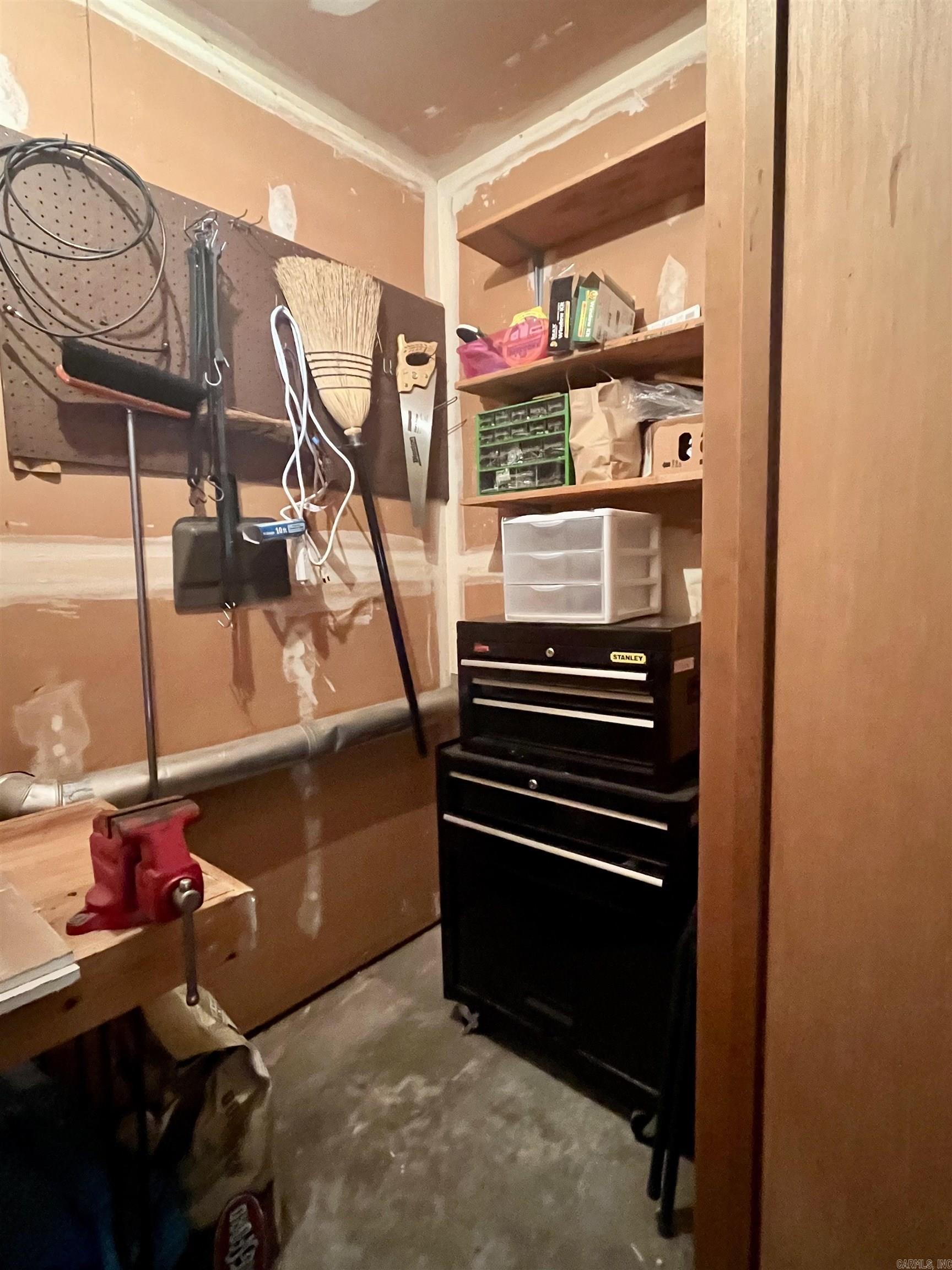 COLONIAL COVE - Residential