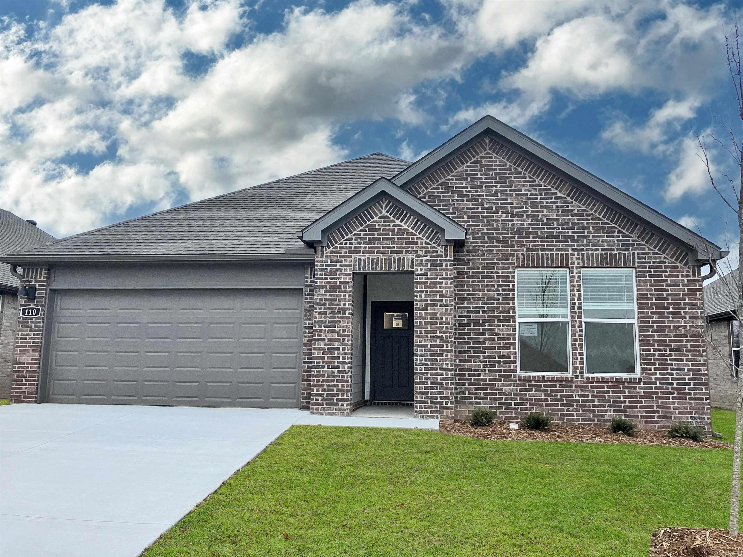 Jubilant Justin plan in Ridgefield Subdivision located in Searcy, AR! These new construction homes feature modern finishes for comfortable living! Each home has LVP and carpet. In the kitchen and bathrooms, youāll find beautiful quartz countertops. In the primary bathroom, youāll find a walk-in shower and a quartz vanity! Each home will have 4-sides brick with HardieĀ® siding per plan. Each home comes with a programmable thermostat! 10-year limited Homebuyerās Warranty! All photos are stock photos, representative of plan only and may vary as built. Annual taxes is an estimate. Taxes are TBD.