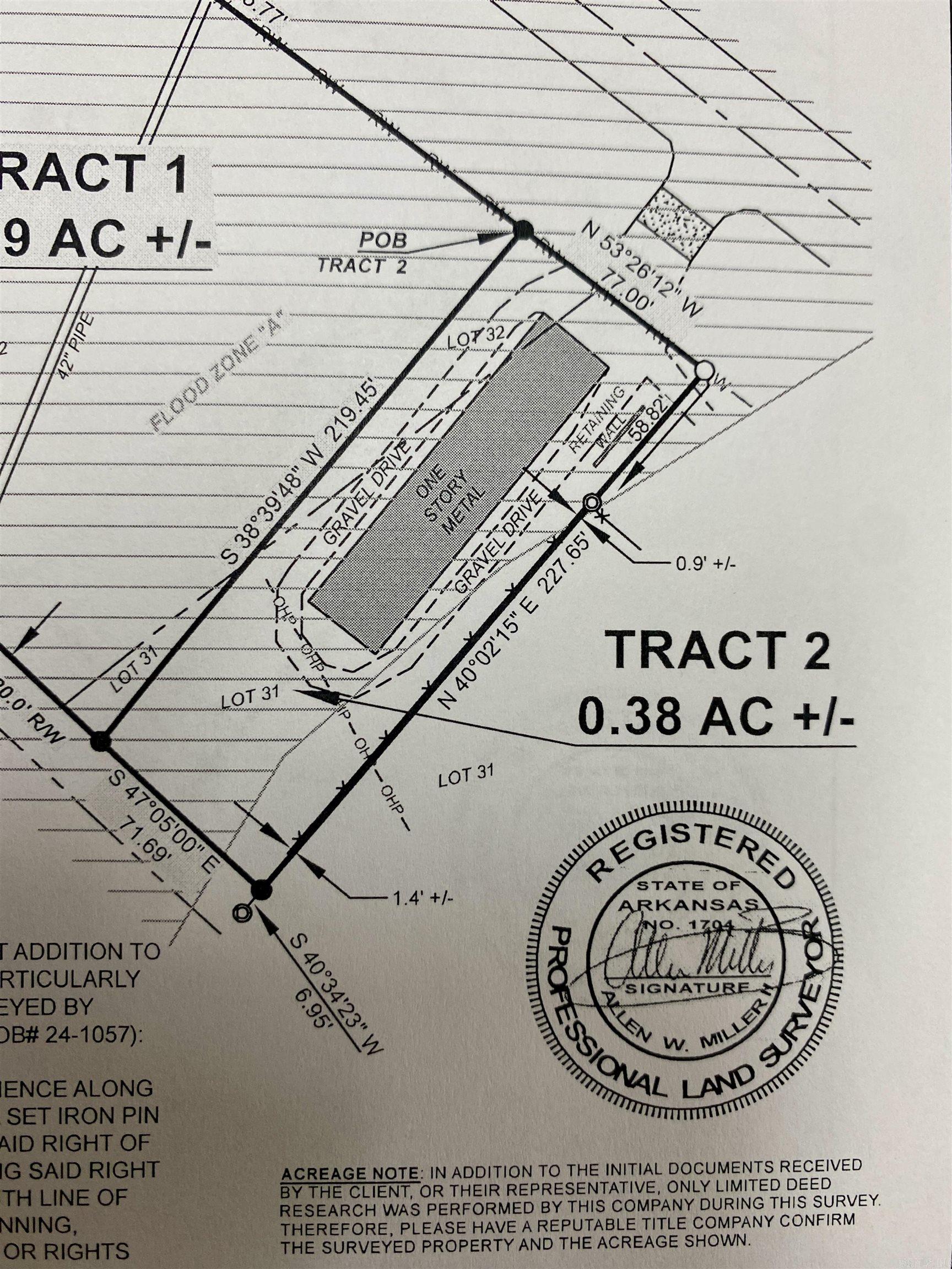 Main image without alt text