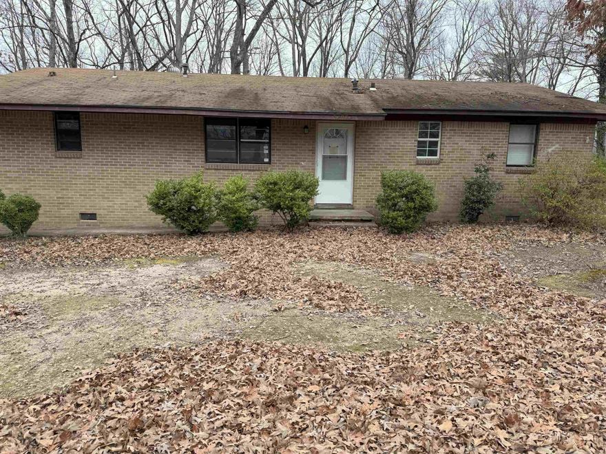 Check out this great investment property with a large lot ready for your own TLC!  This property could be financed with an FHA 203k loan or possibly a USDA Rehab loan.