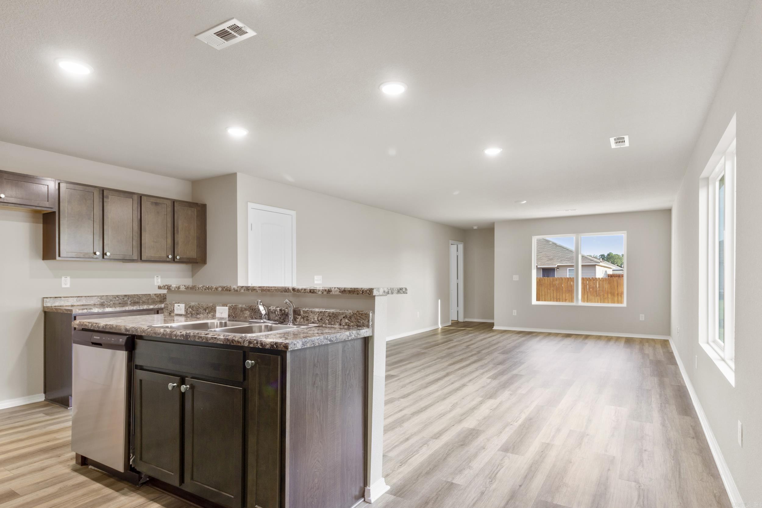 COUNTRY CLUB OF ARK THE - Residential