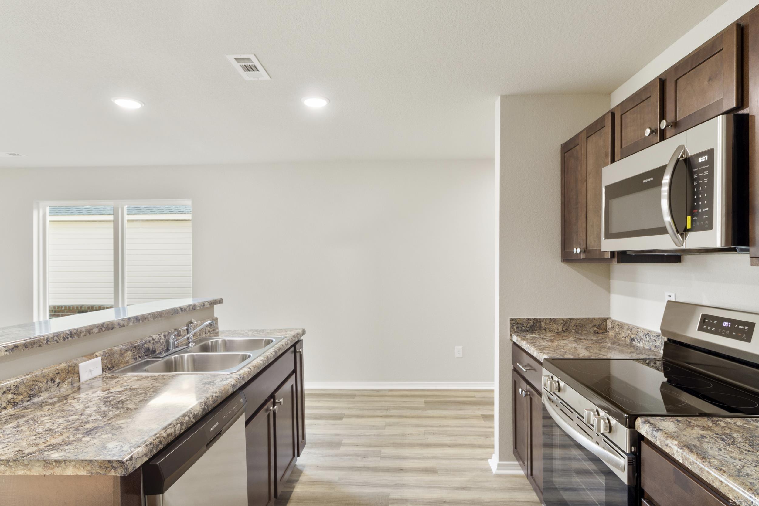 COUNTRY CLUB OF ARK THE - Residential