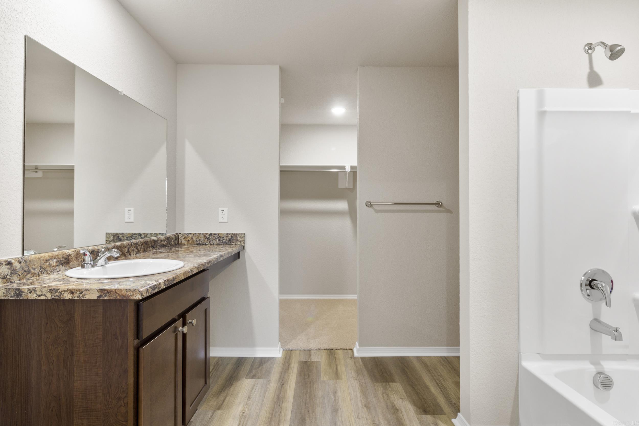 COUNTRY CLUB OF ARK THE - Residential