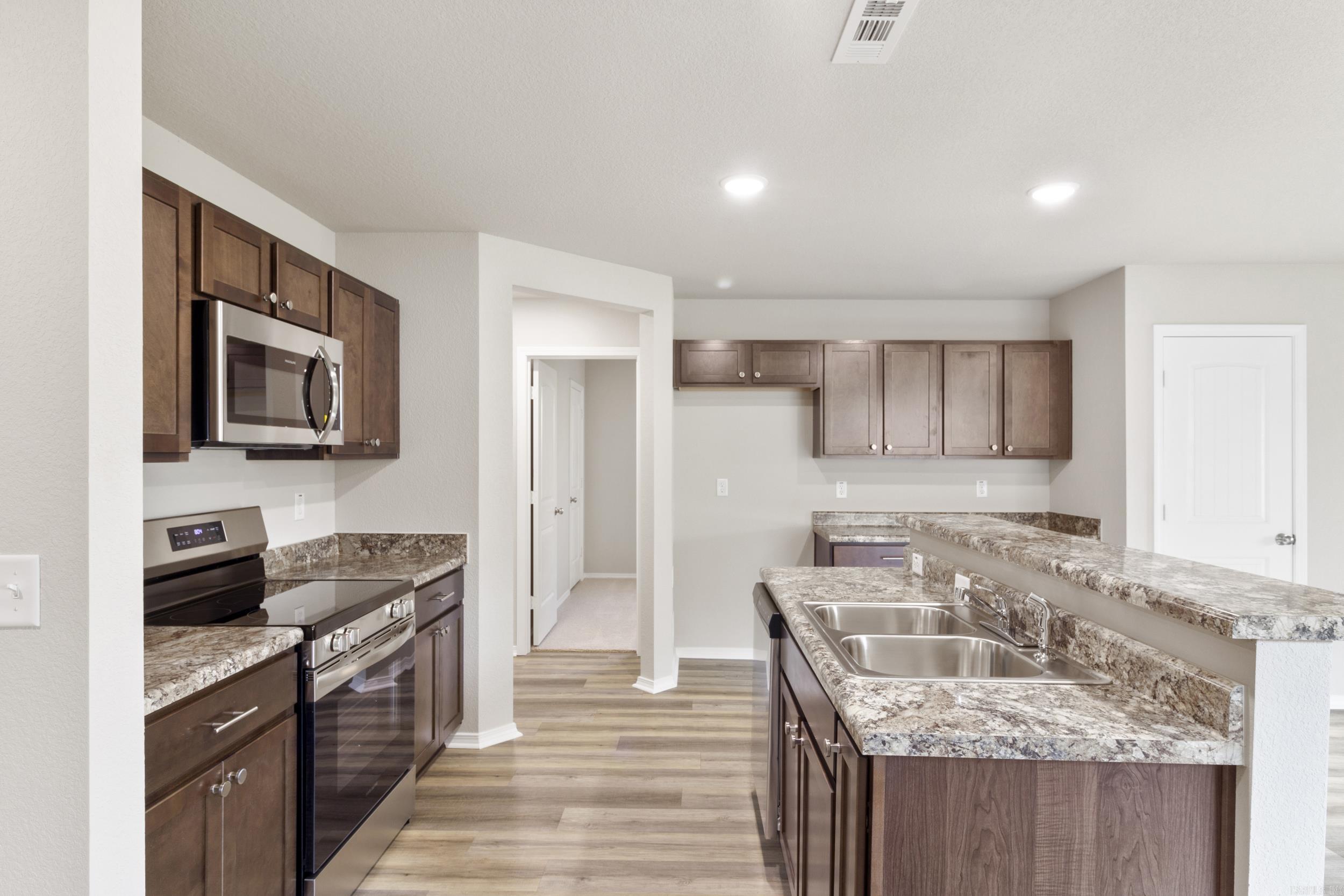 COUNTRY CLUB OF ARK THE - Residential