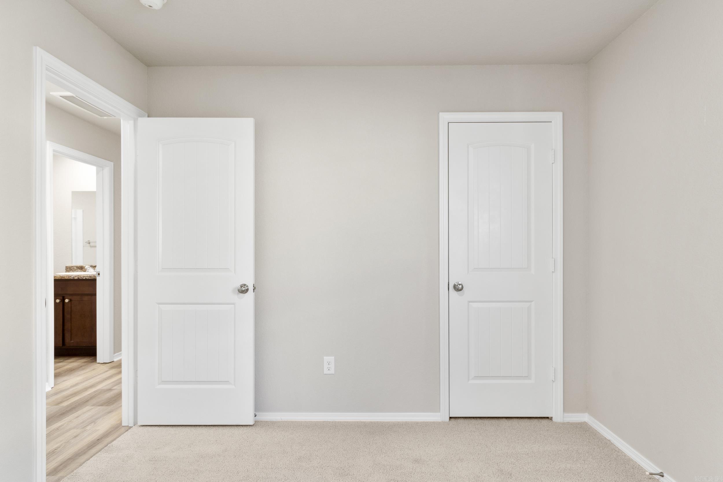 COUNTRY CLUB OF ARK THE - Residential