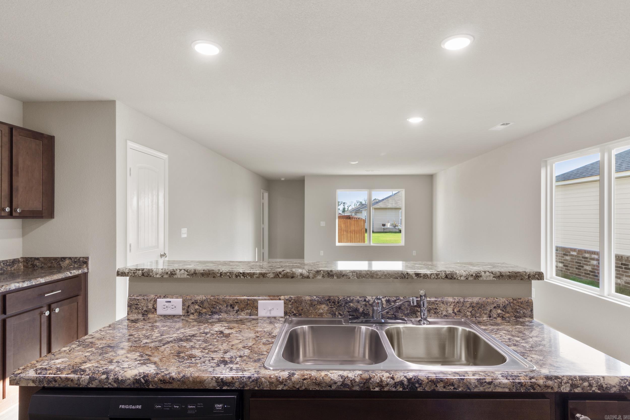 COUNTRY CLUB OF ARK THE - Residential