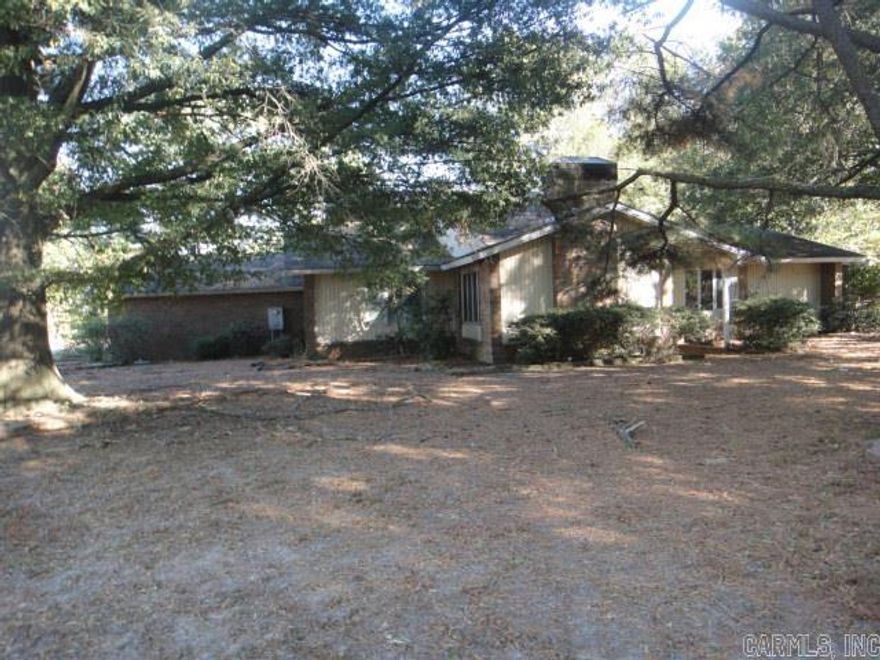 This home has lots of space, beautiful Great Room with vaulted ceiling. Large kitchen, spacious bedrooms. Large lot. Nice landscaping.