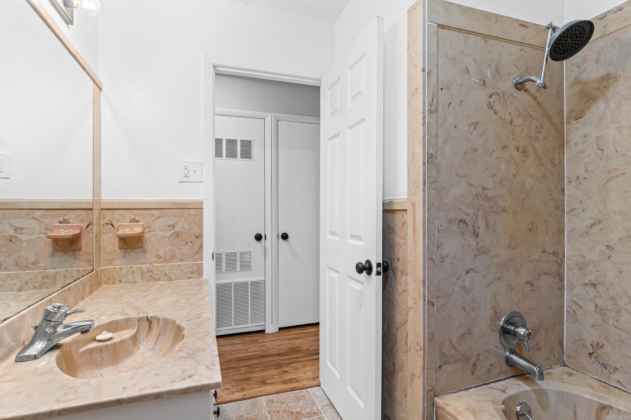 HILLSIDE - Residential