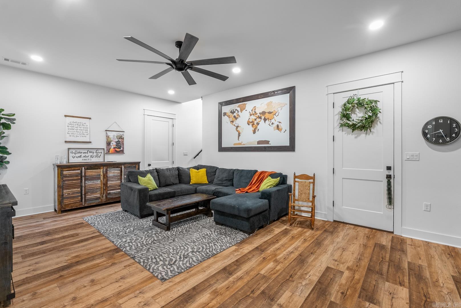 CRESTHAVEN - Residential