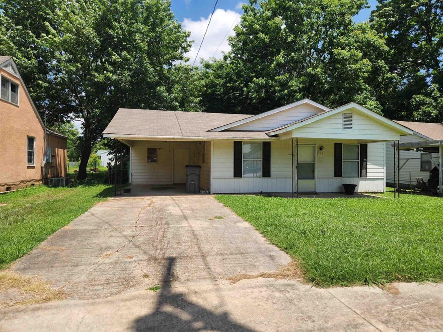 Investor special! This 3-bedroom, 1-bath home sits on a slab foundation and is all electric. Located in an area where no flood insurance is required, this property offers a solid investment opportunity. With some TLC, it has great potential for rental income or resale. Don’t miss out on this affordable project with strong upside!
