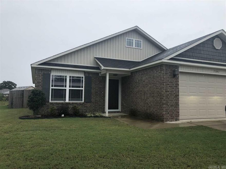 EXCELLENT LIKE NEW CONDITION. split floor plan. granite counters. fully fenced in yard, refrigerator, 2" blinds, and storm door on front door. Quiet location