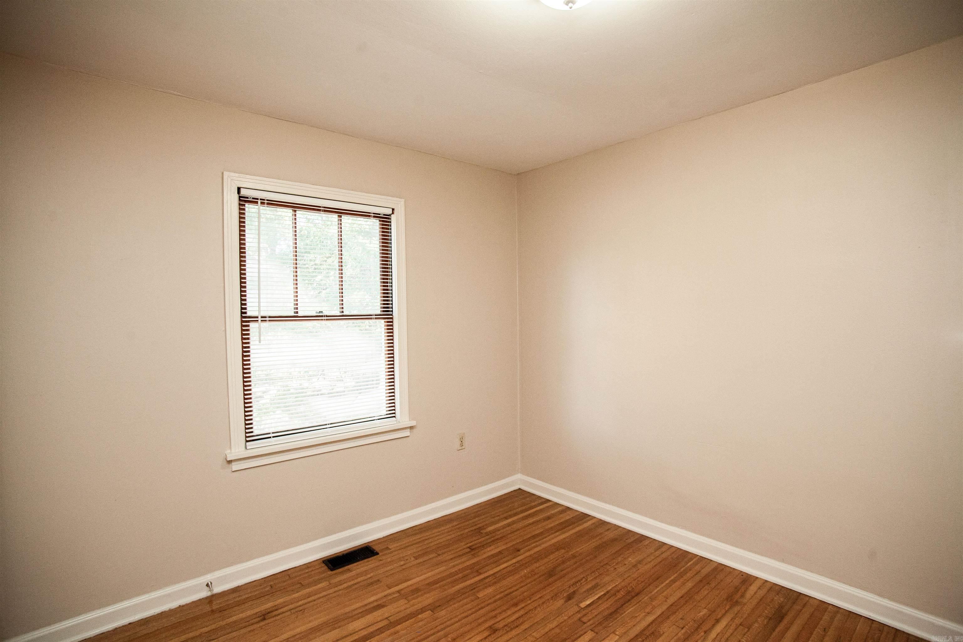 1N-12-08 - Residential Lease