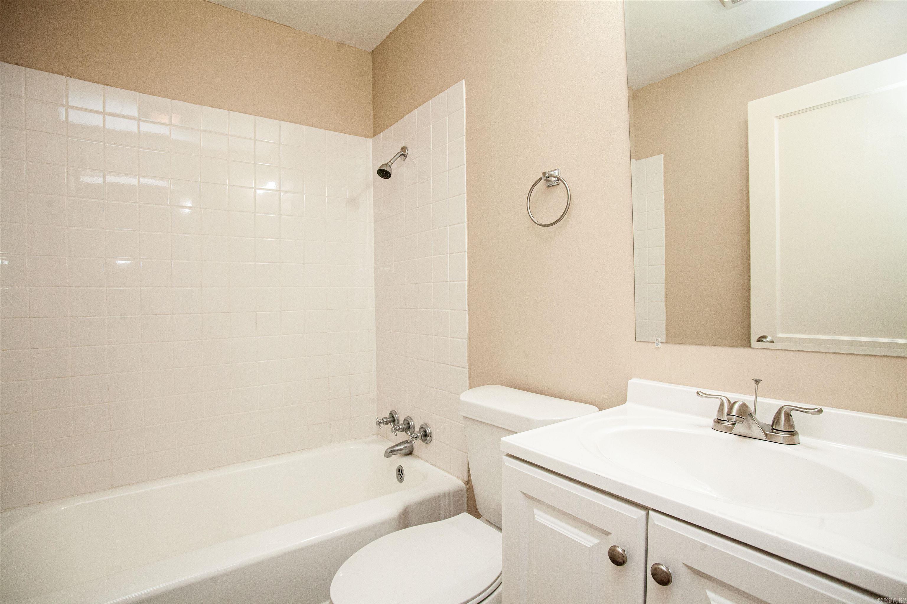 1N-12-08 - Residential Lease