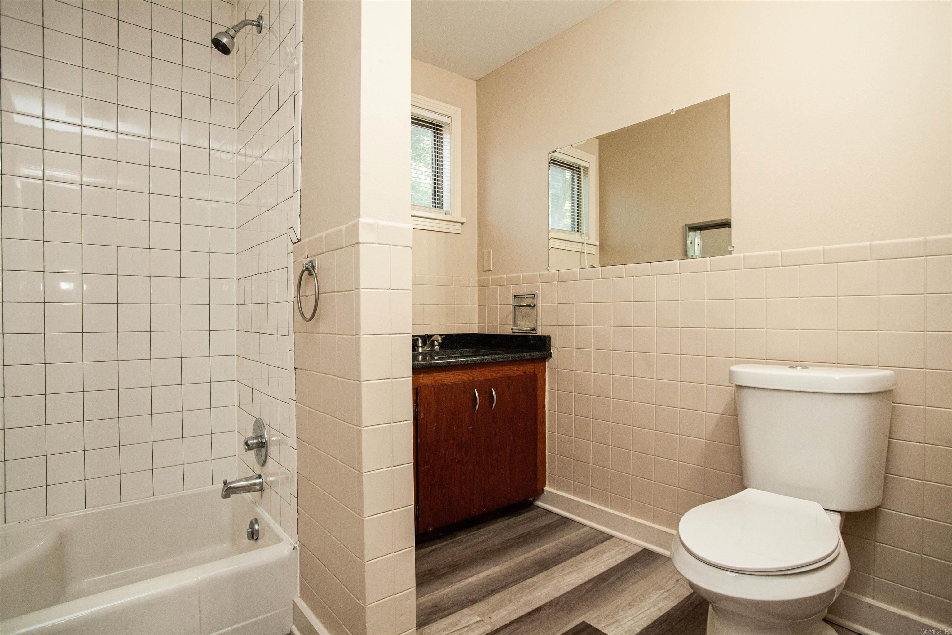 1N-12-08 - Residential Lease