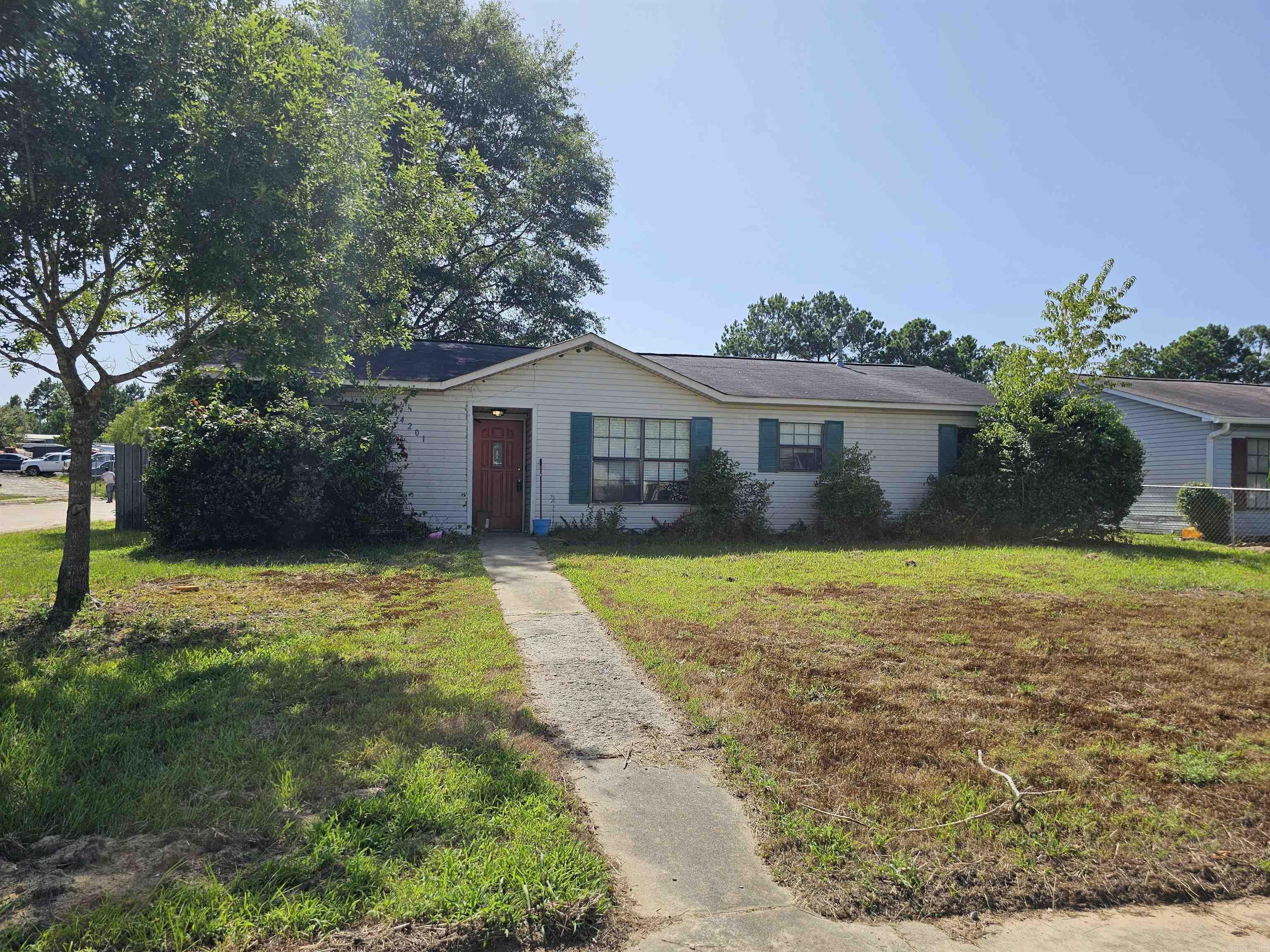 Great investment opportunity in Mabelvale. Just needs some TLC.