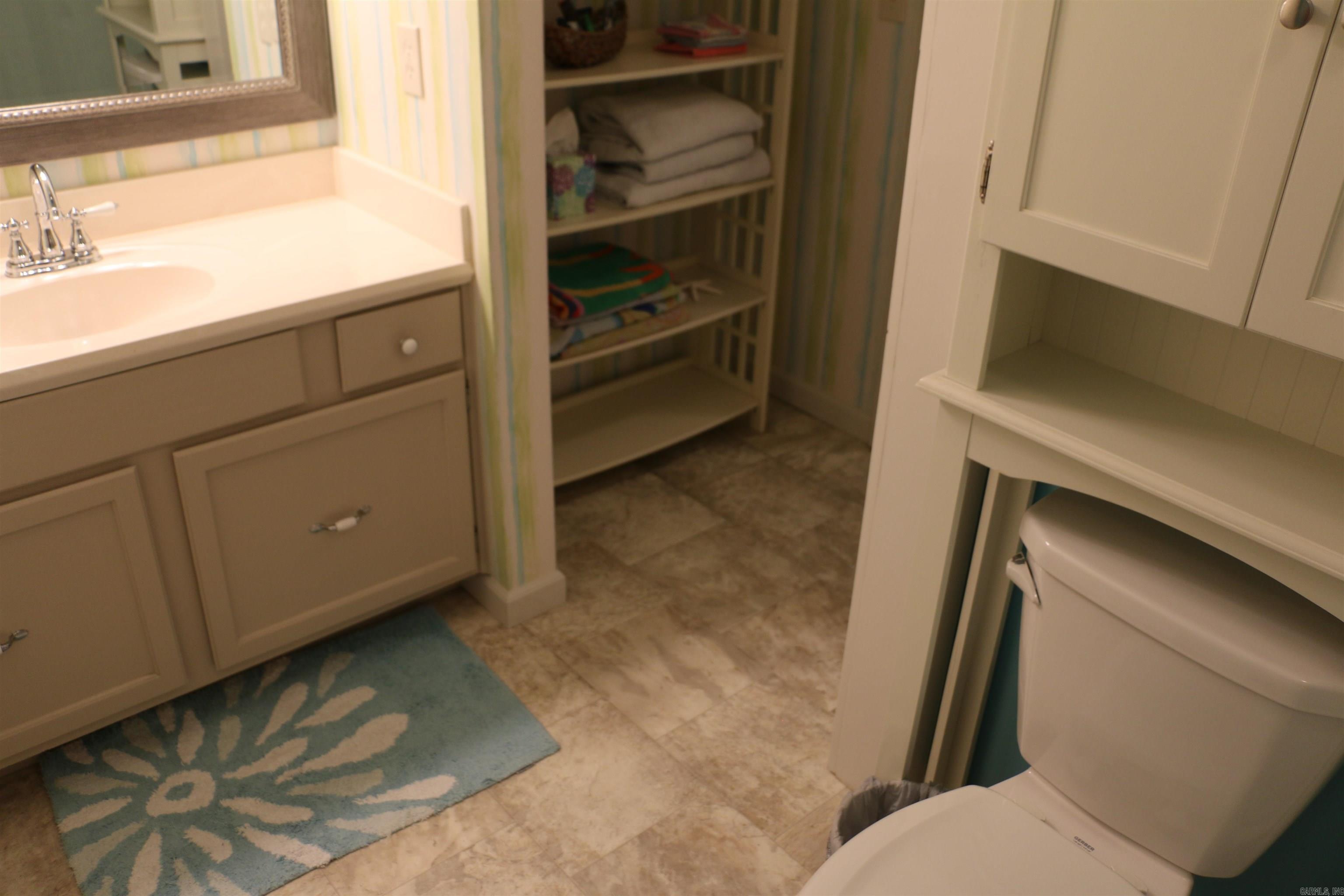 LAKEWOOD HILLS CONDO - Residential