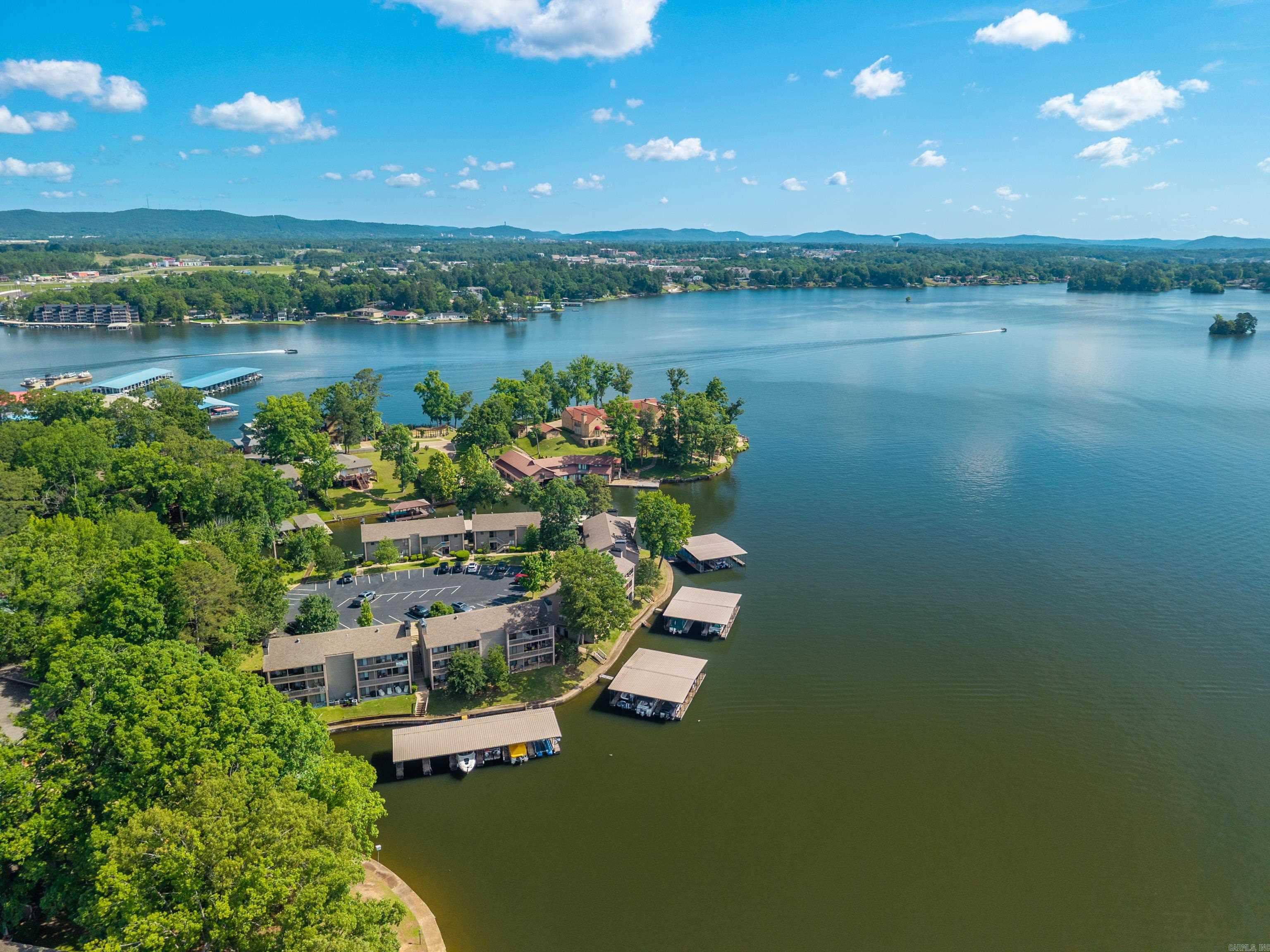 MOORINGS HPR - Residential