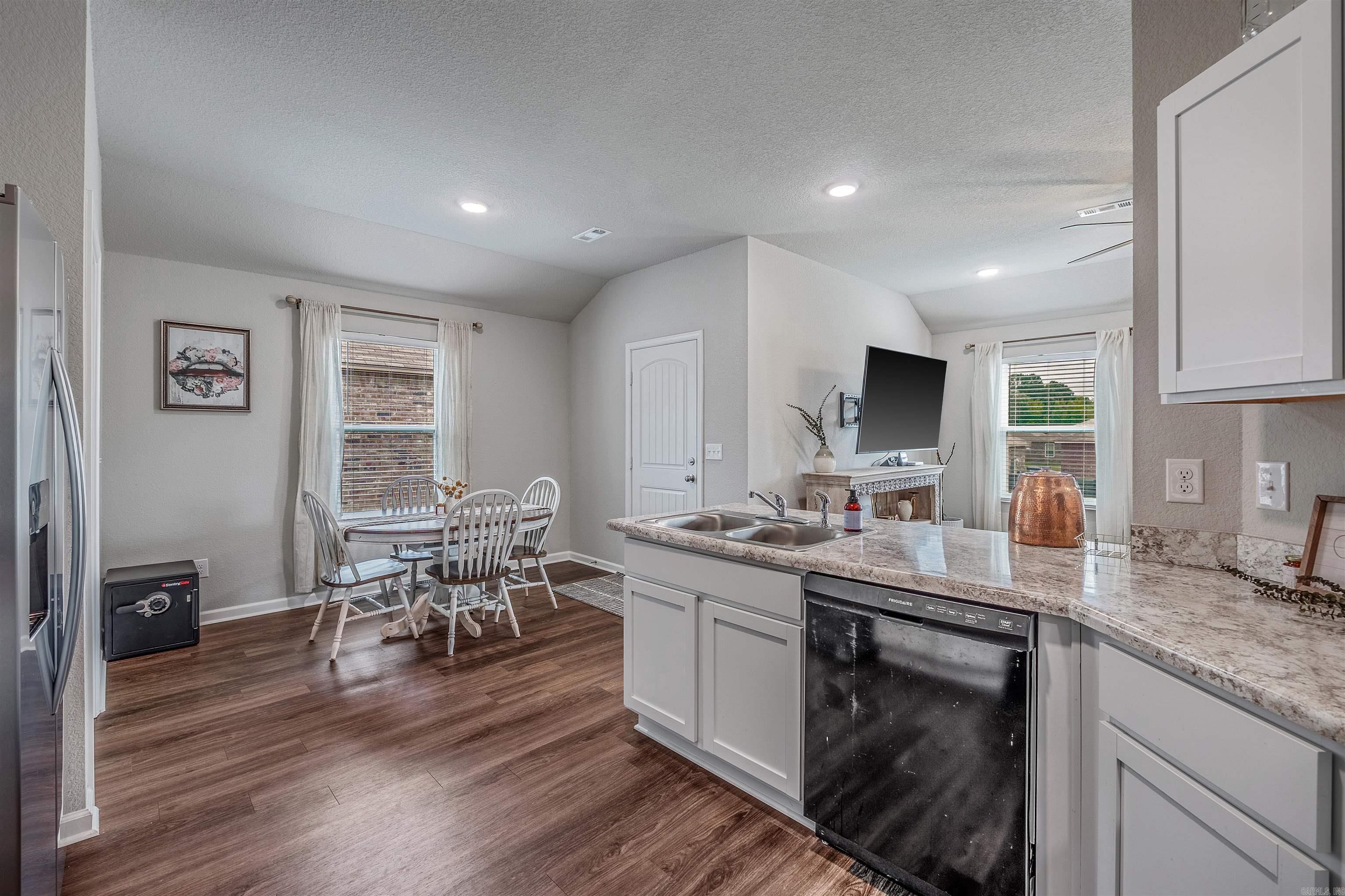 MUSEUM MEADOWS - Residential