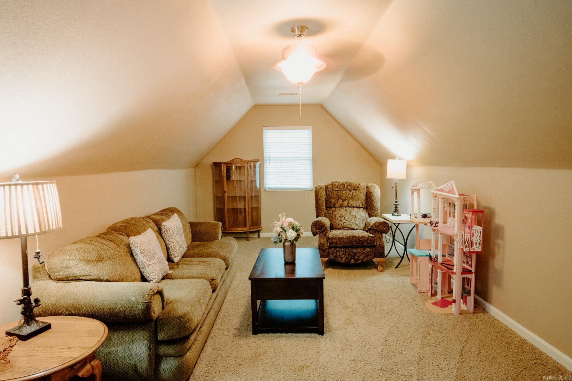 STERLING OAKS - Residential