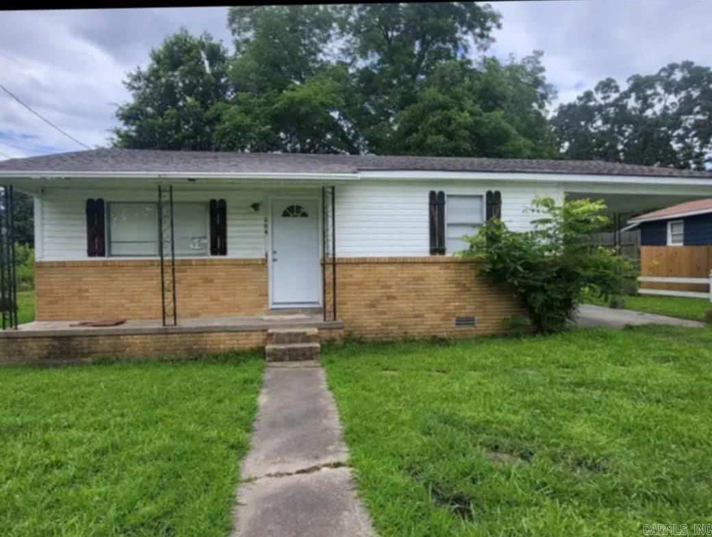 Cute little recently renovated 2 bed 1 bath house. Was previously a rental but would make a great 1st home. *See agent remarks