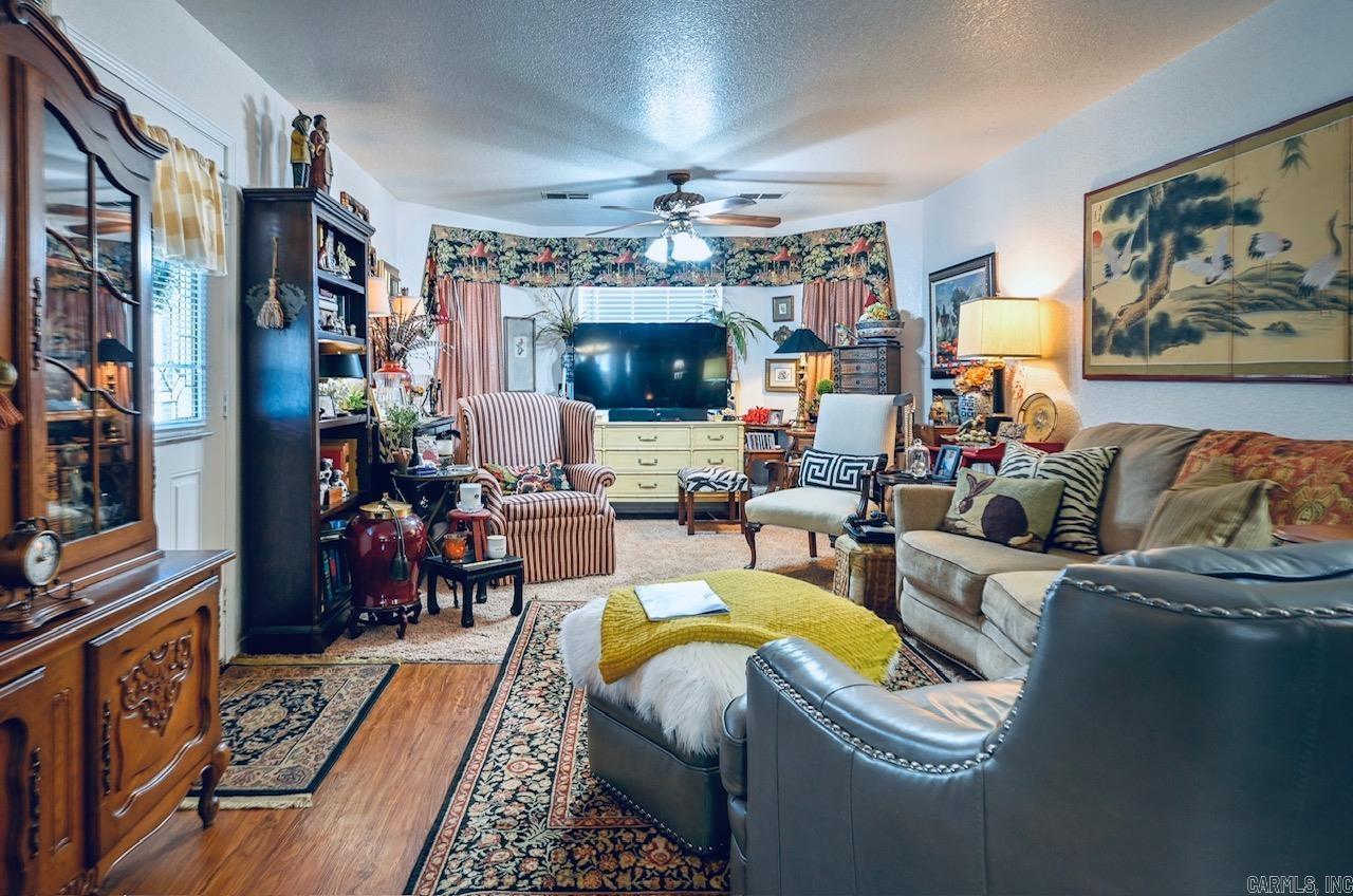 Hyde Park - Commercial Sale