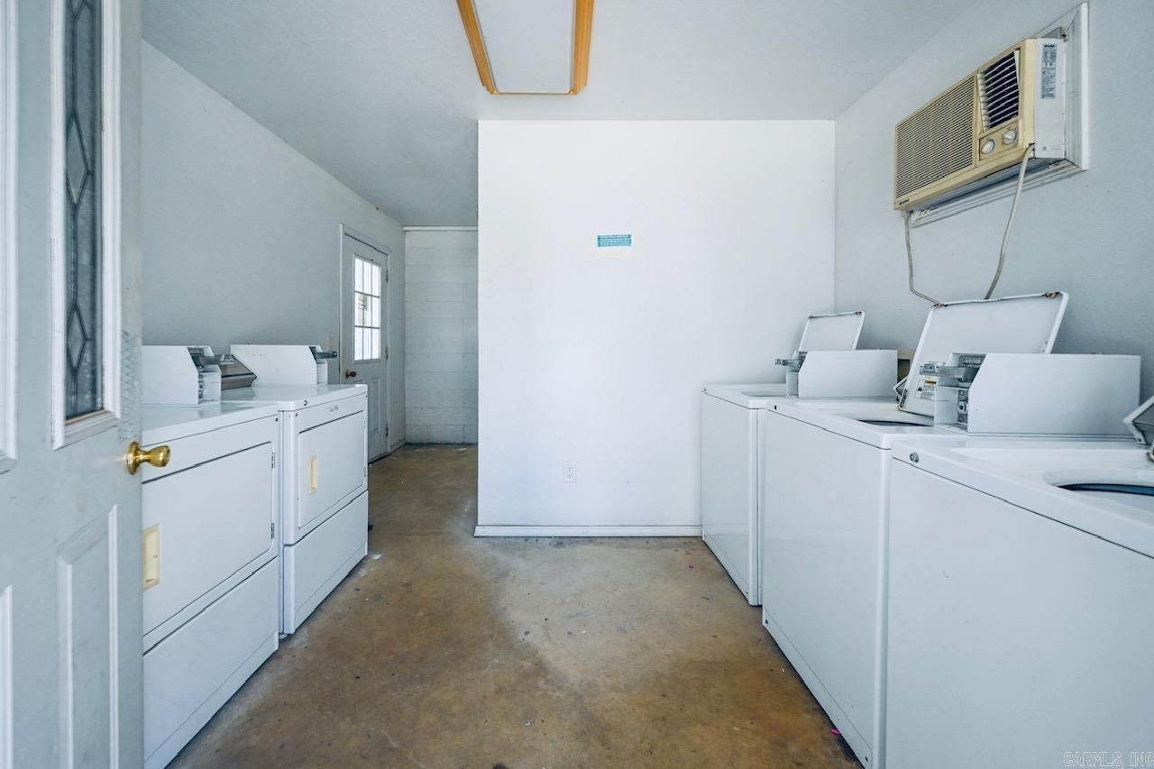 Hyde Park - Commercial Sale