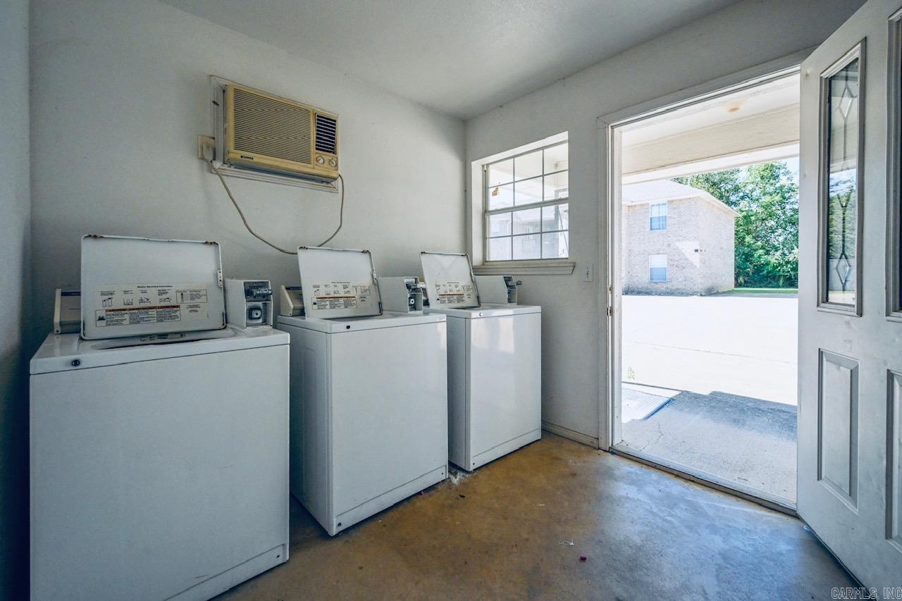 Hyde Park - Commercial Sale