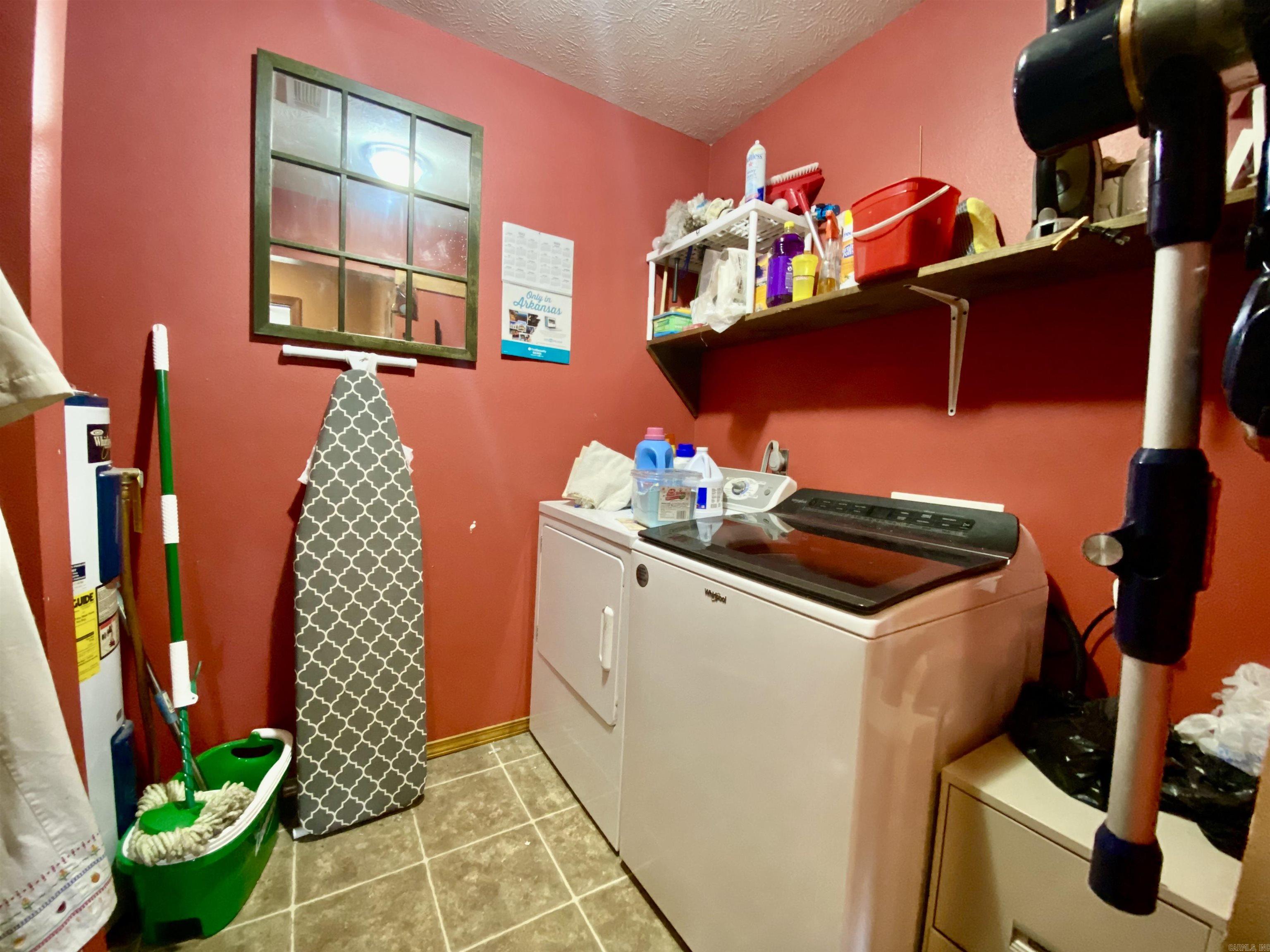 COUNTRY ESTATES - Residential