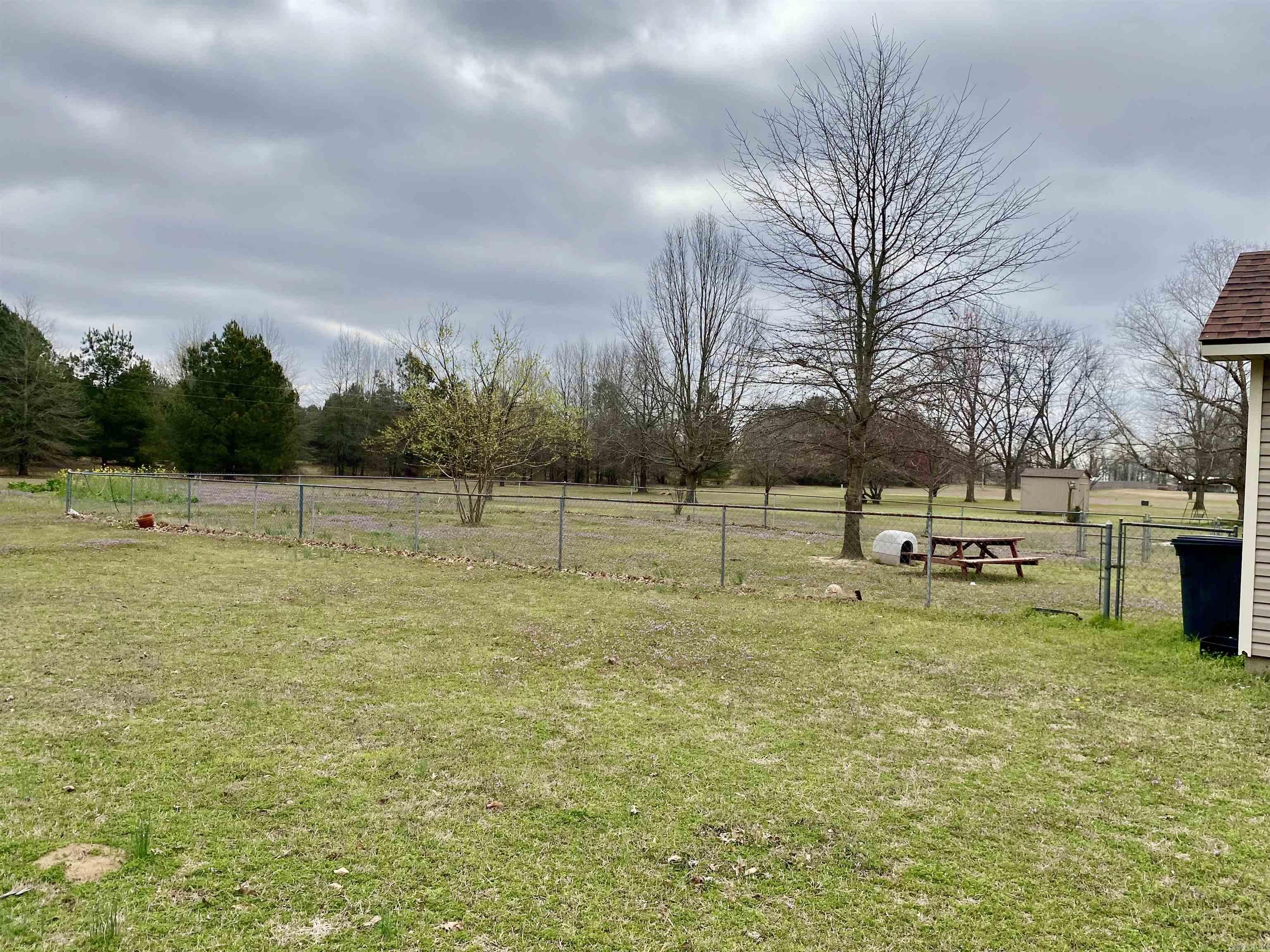 COUNTRY ESTATES - Residential