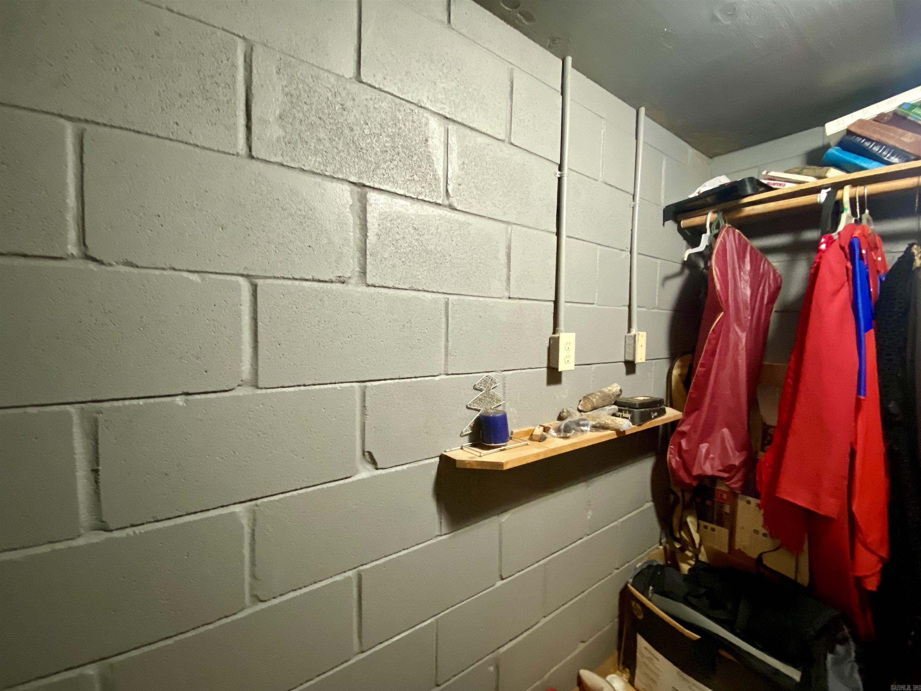 COUNTRY ESTATES - Residential