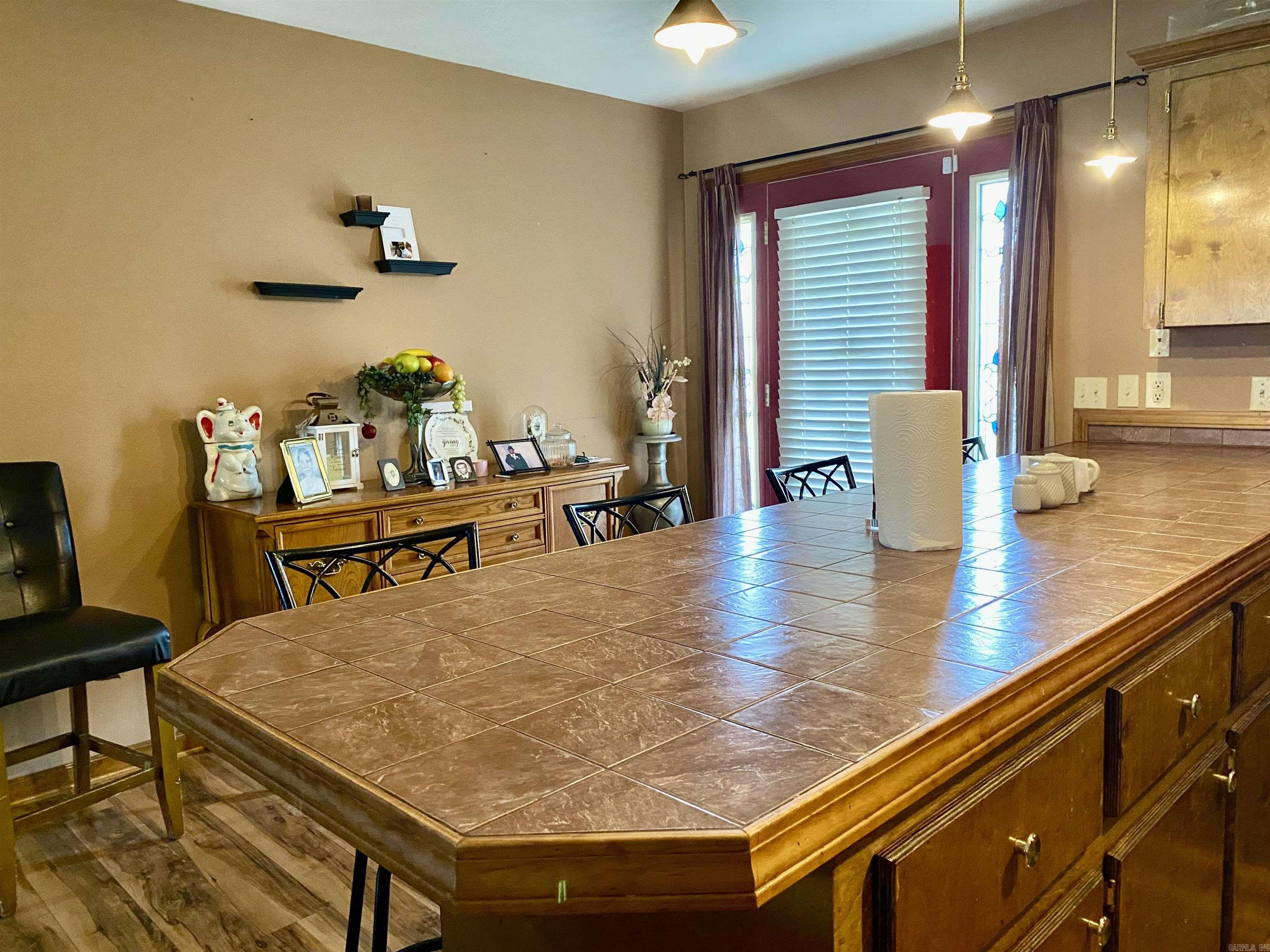 COUNTRY ESTATES - Residential