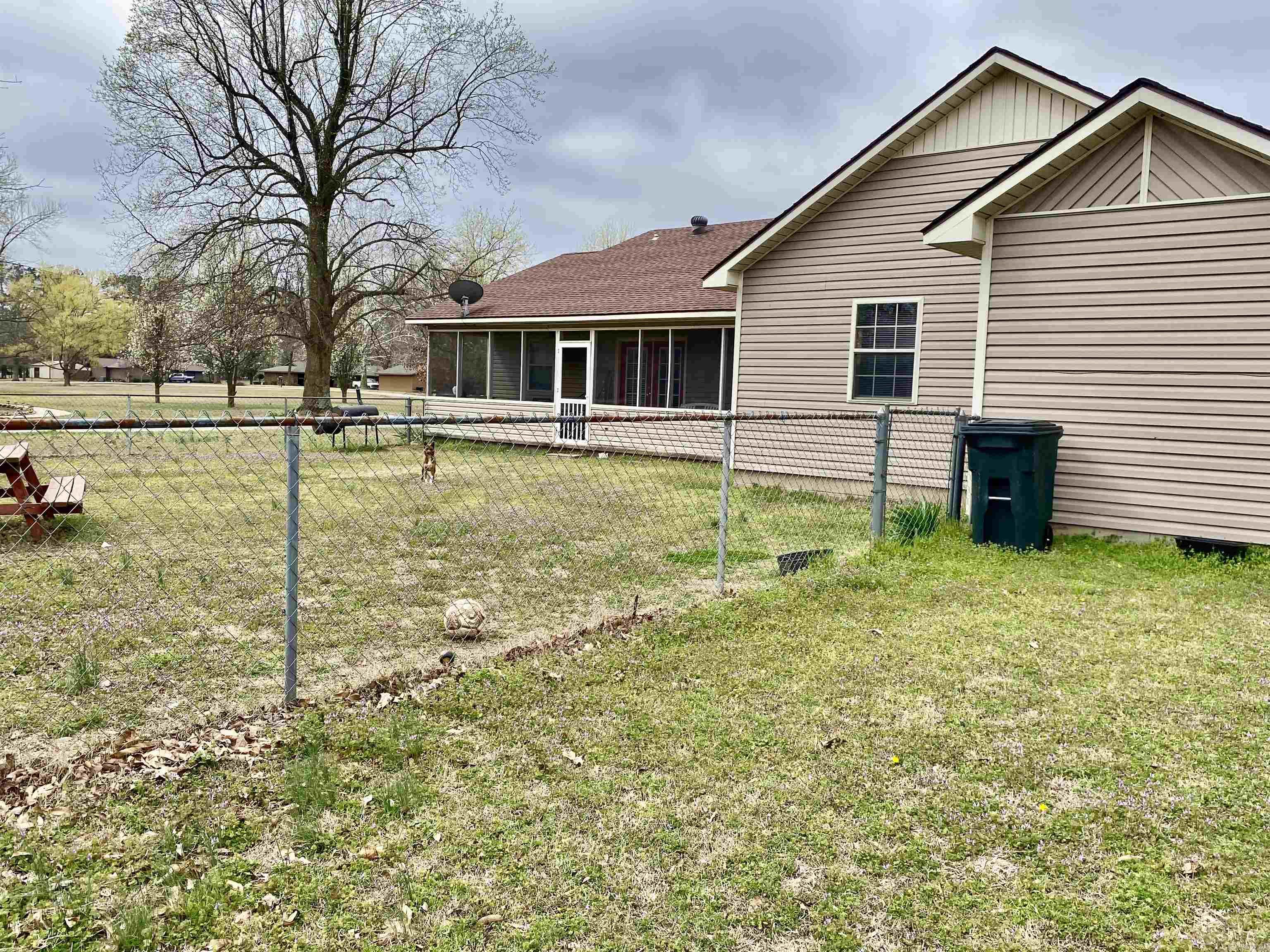 COUNTRY ESTATES - Residential